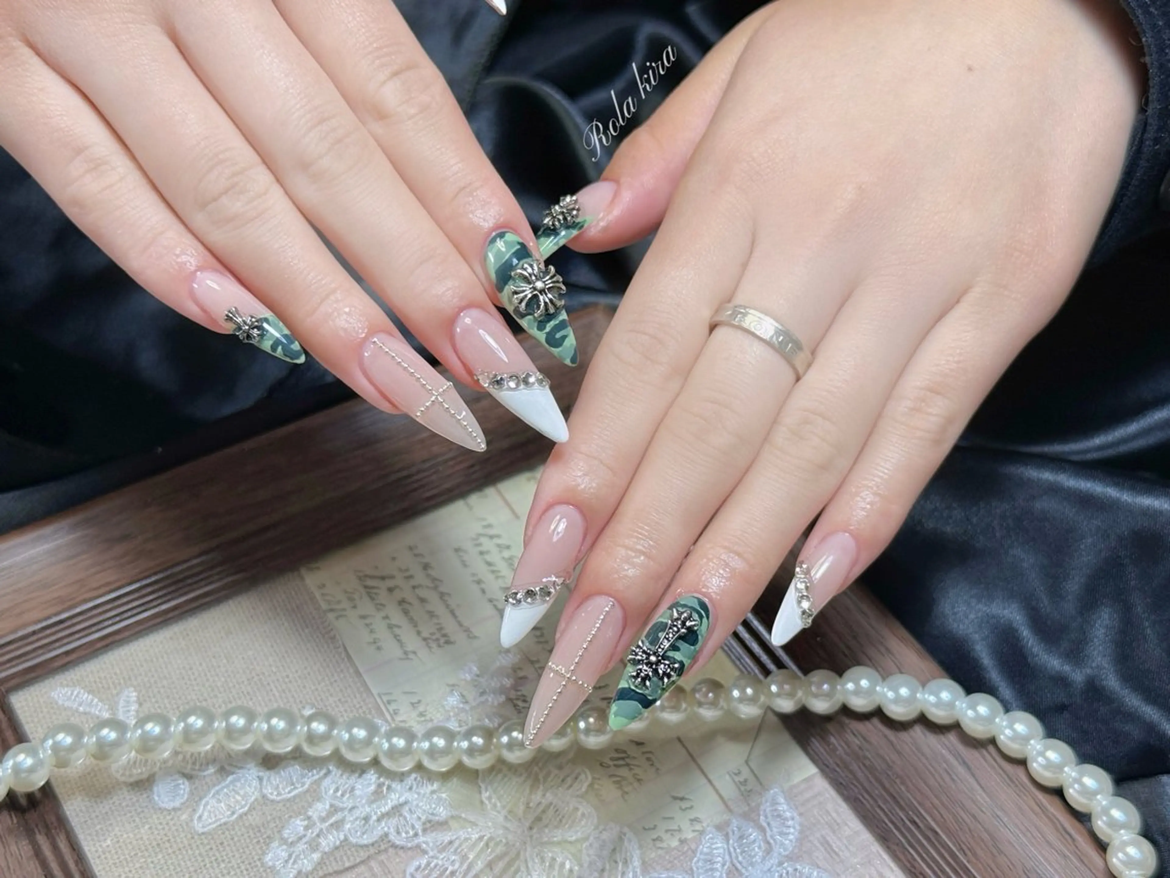 ロング 韓国風ヘア ハンドネイル Rola kira nail salon所属・Rola kira 麗のネイルデザイン