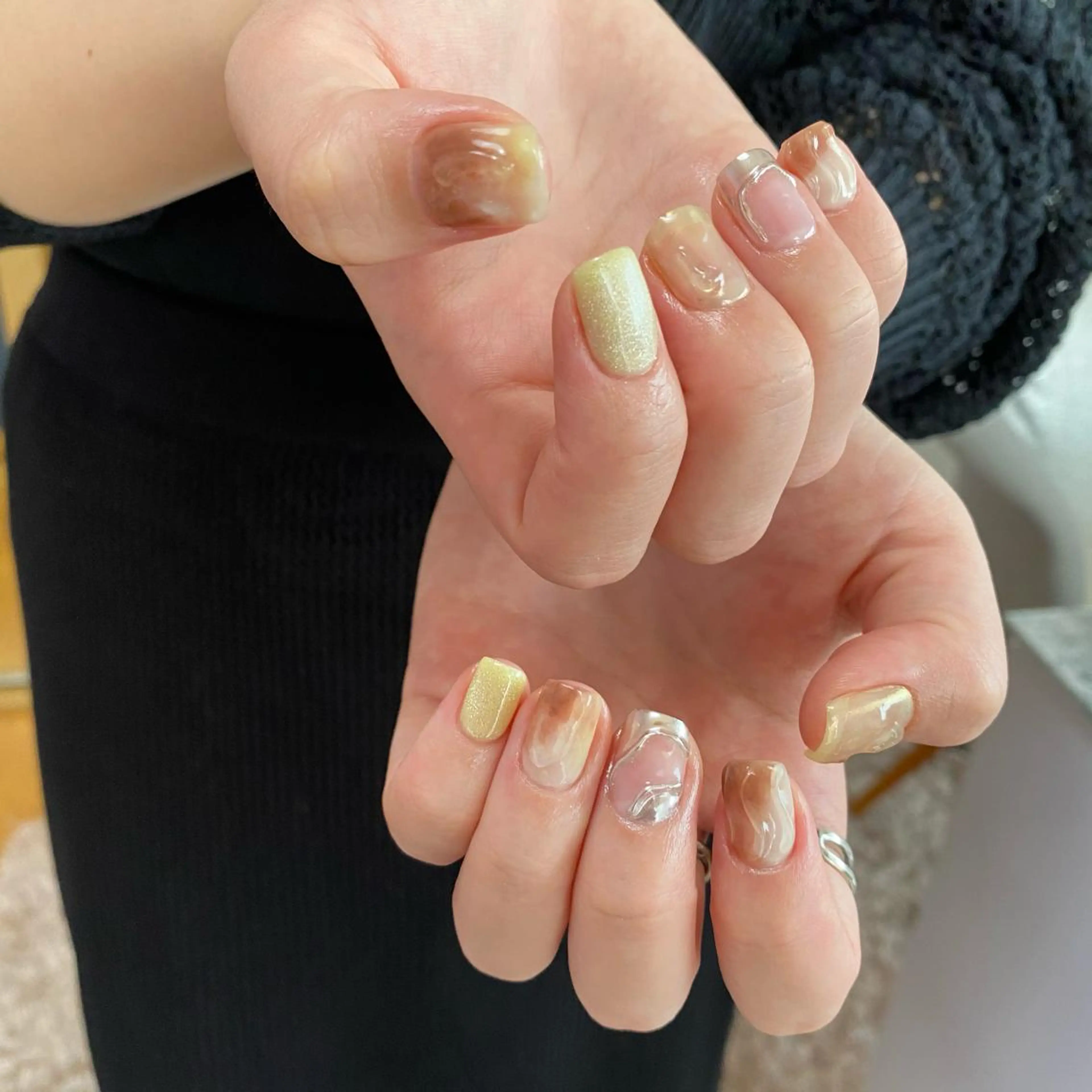 ネイル ニュアンスネイル 春ネイル 黄色 ハンドネイル lcoco nailのネイルデザイン