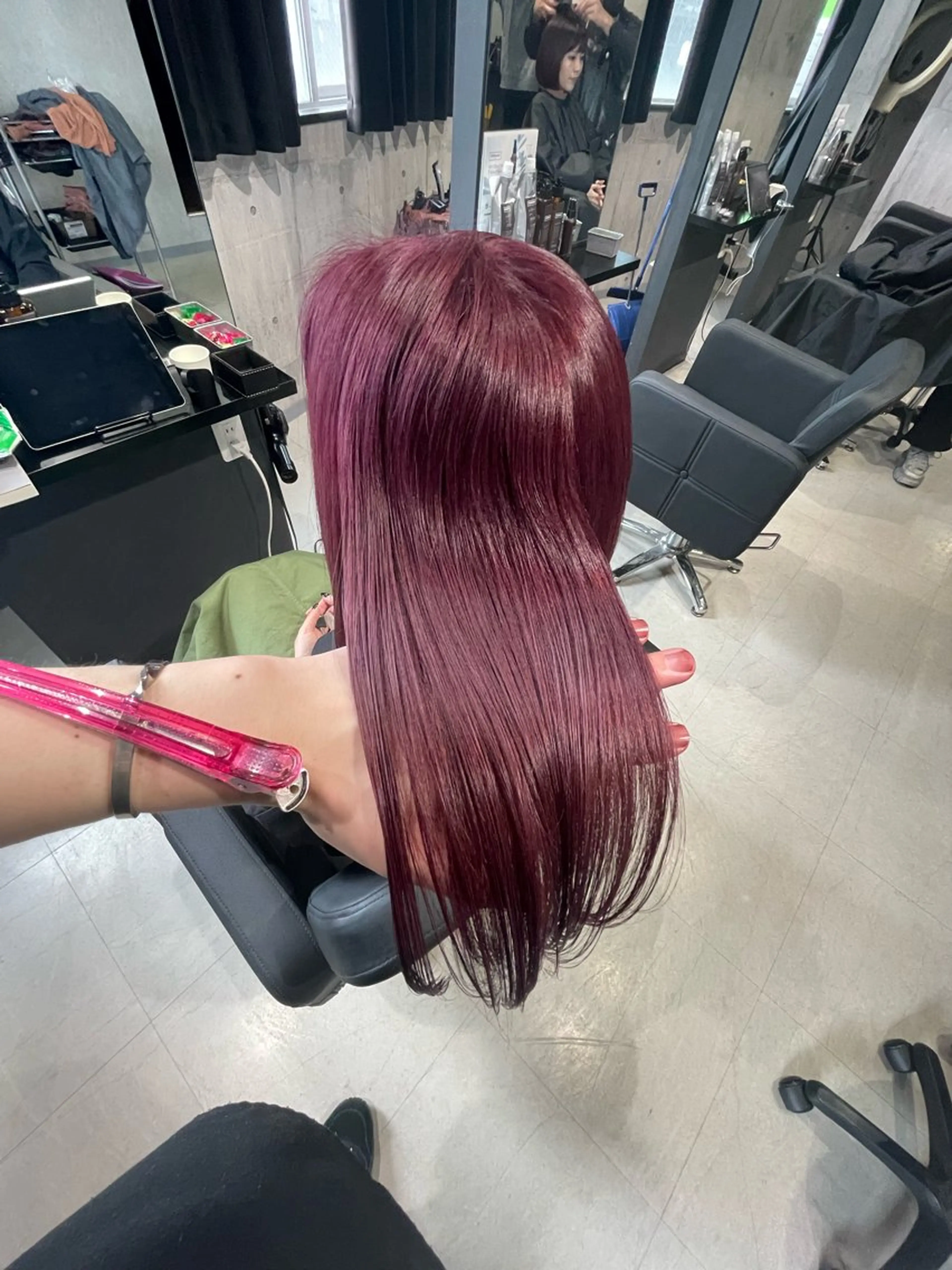 ロング カラー レッドカラー _White ／Hiroのヘアスタイル