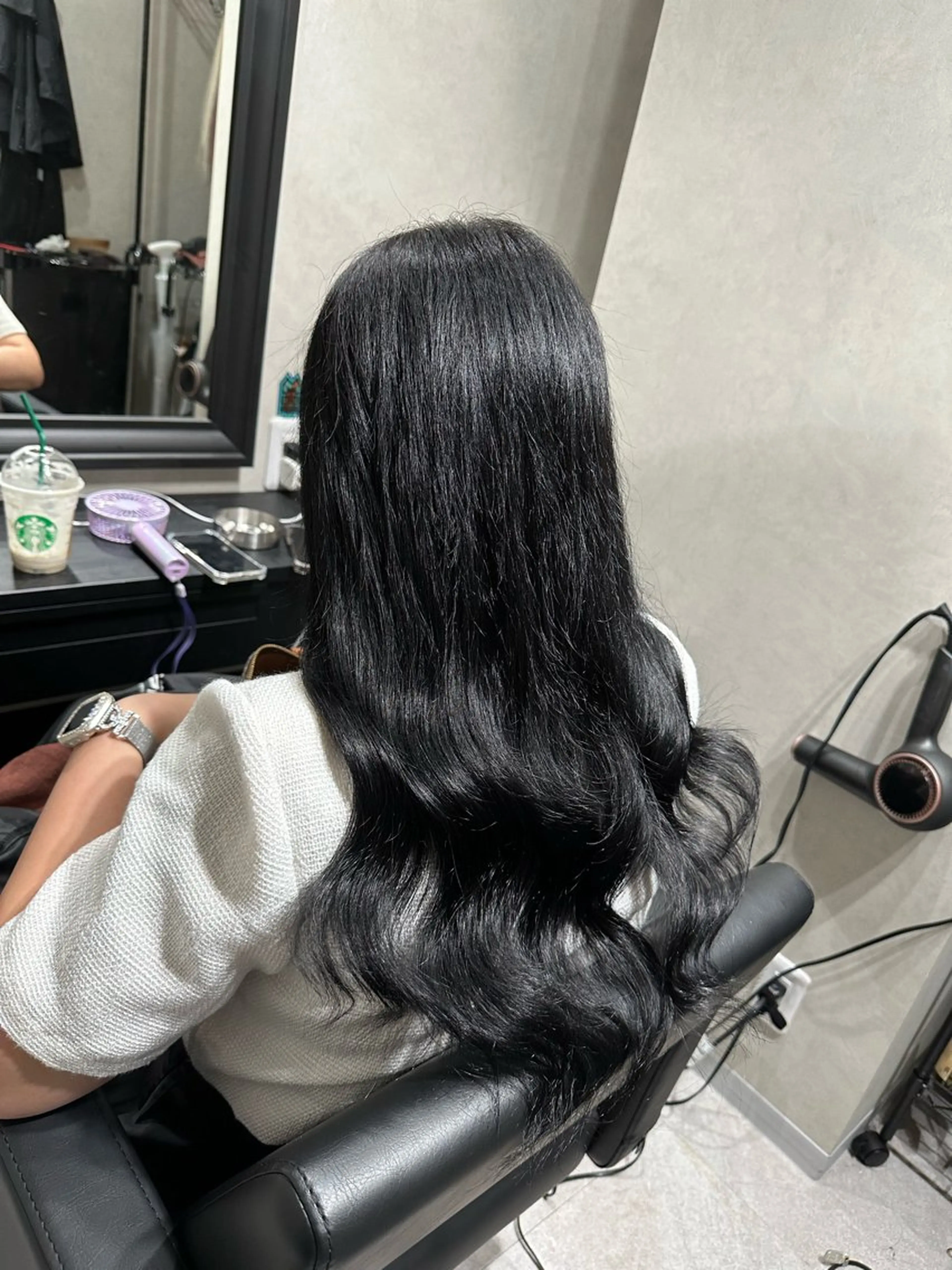 ロング 奥本 侑 ハイトーン、髪質改善のヘアスタイル