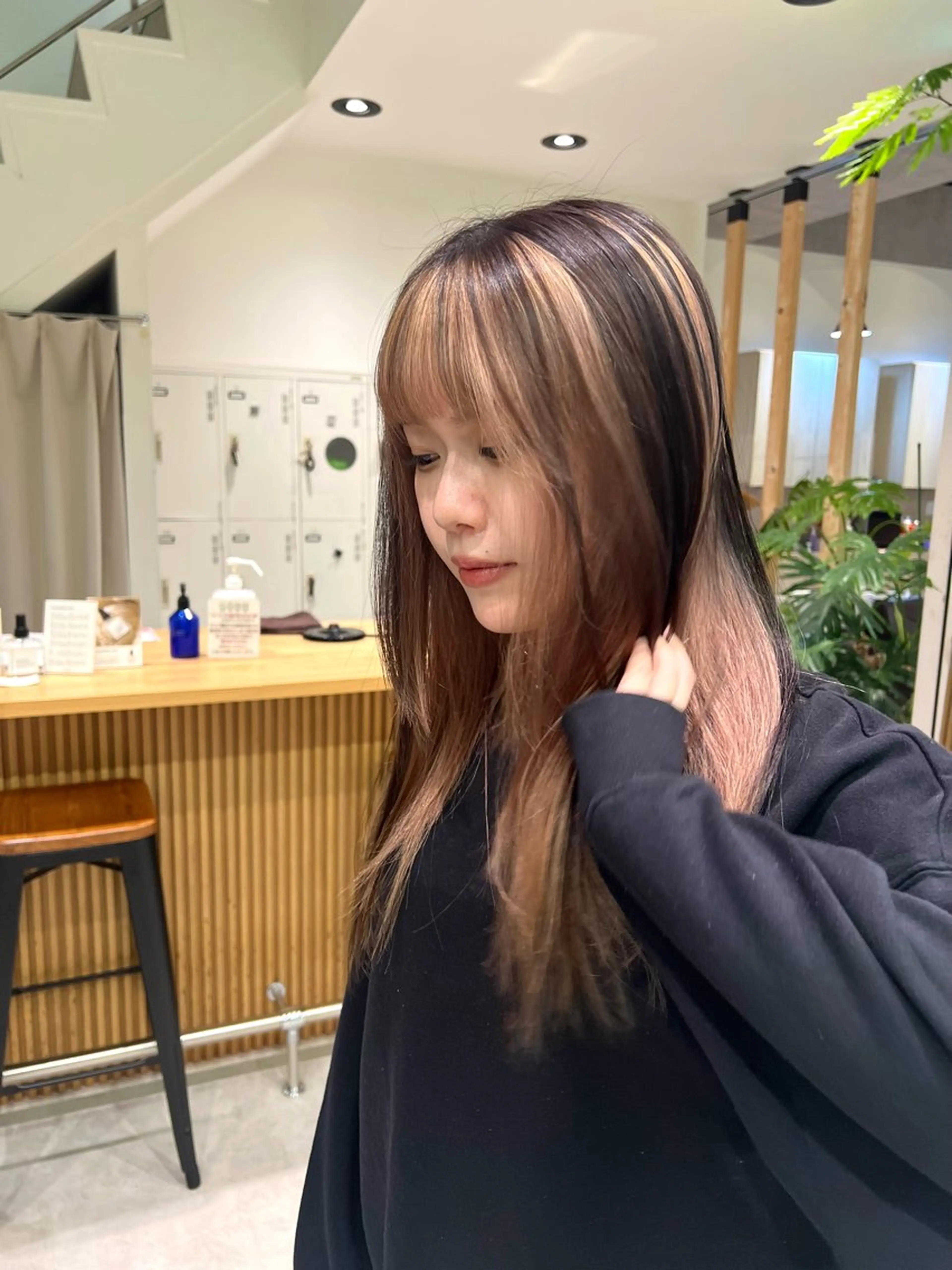 セミロング カラー ヘアカラー トリートメント ダブルカラーブリーチ 髪質改善　縮毛矯正のヘアスタイル
