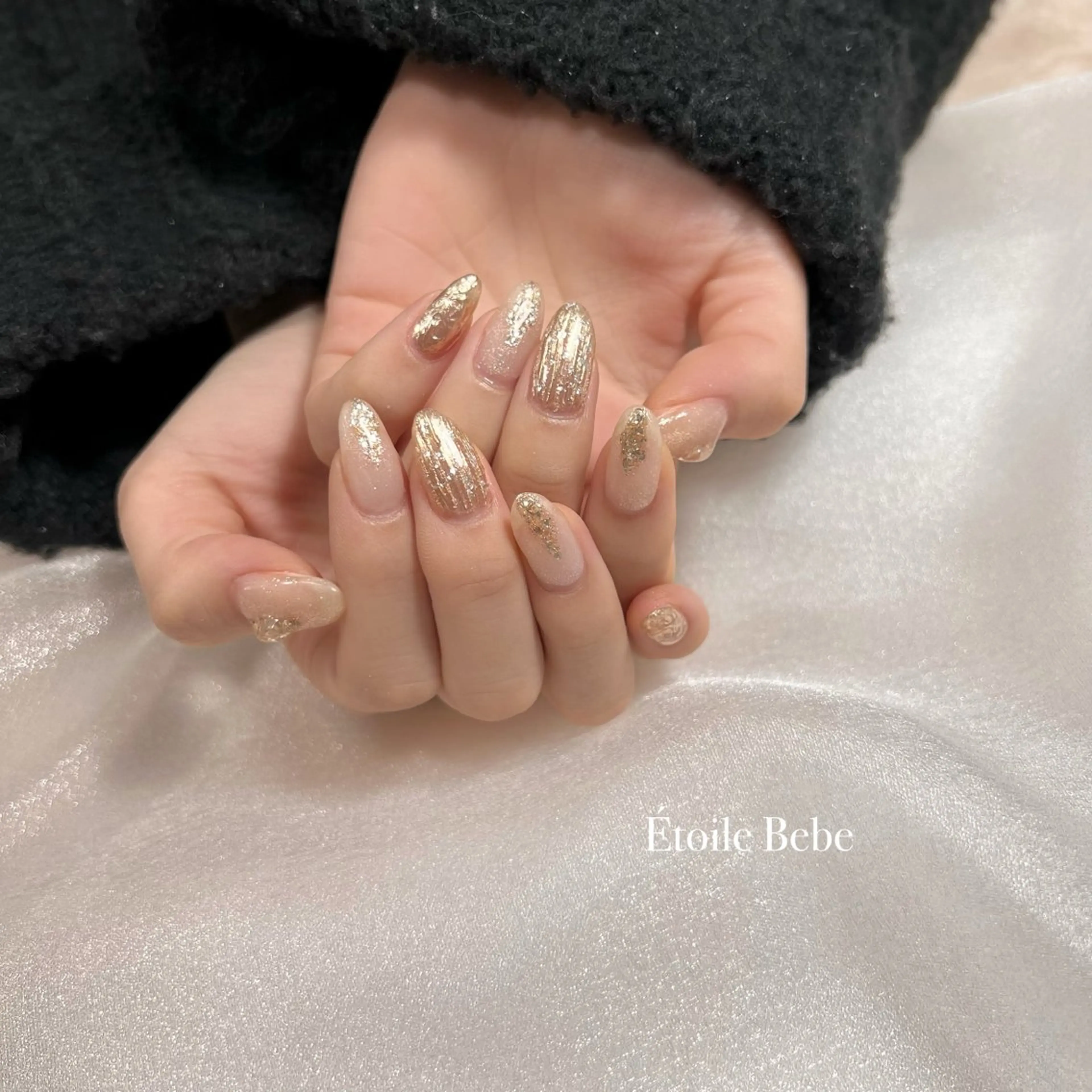 ネイル ニュアンスネイル ホワイト 冬ネイル ハンドネイル フットネイル Étoile Bebeのネイルデザイン