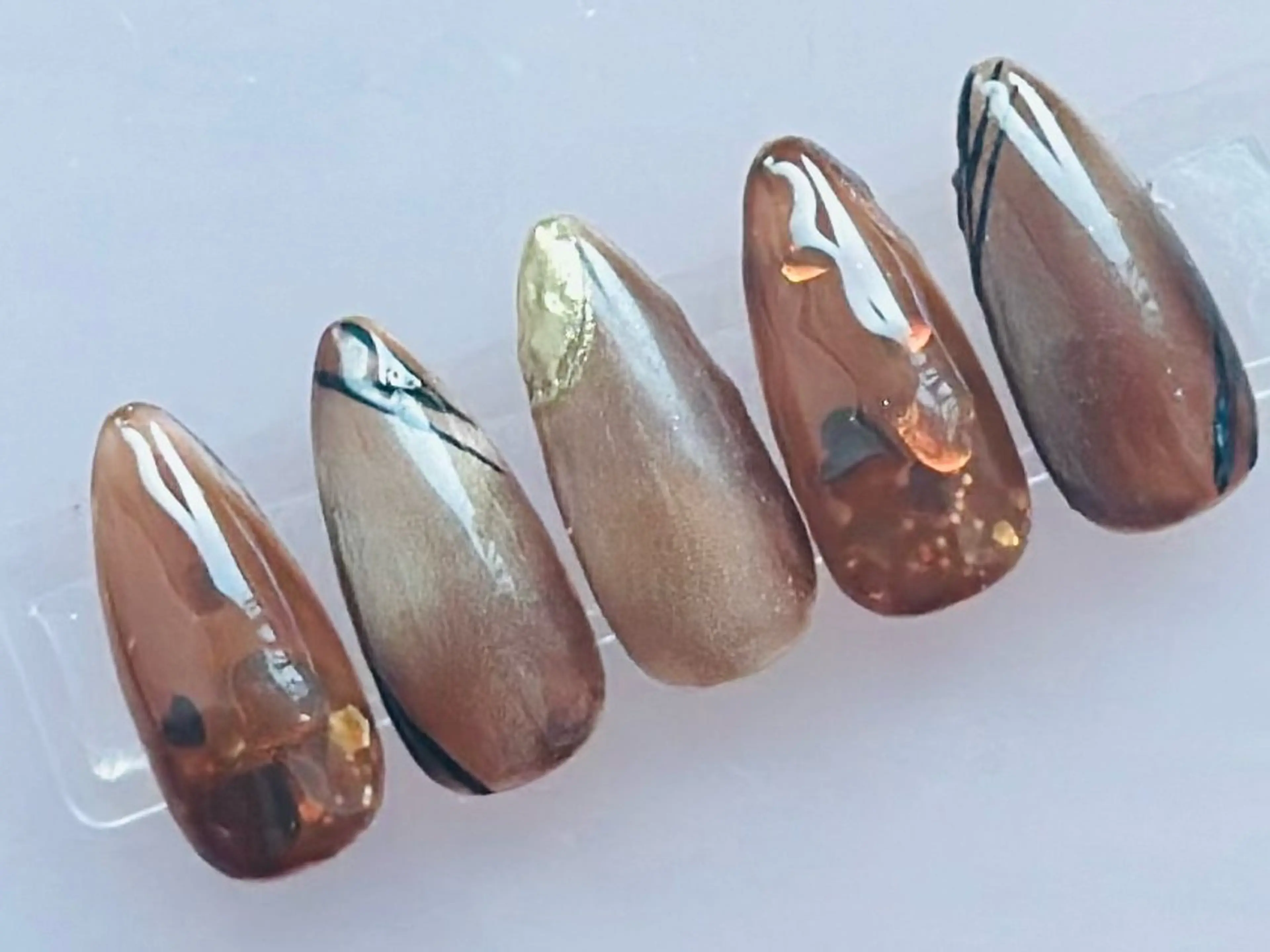 ネイル アートネイル ブラウン ハート nailsalon oluoluのネイルデザイン