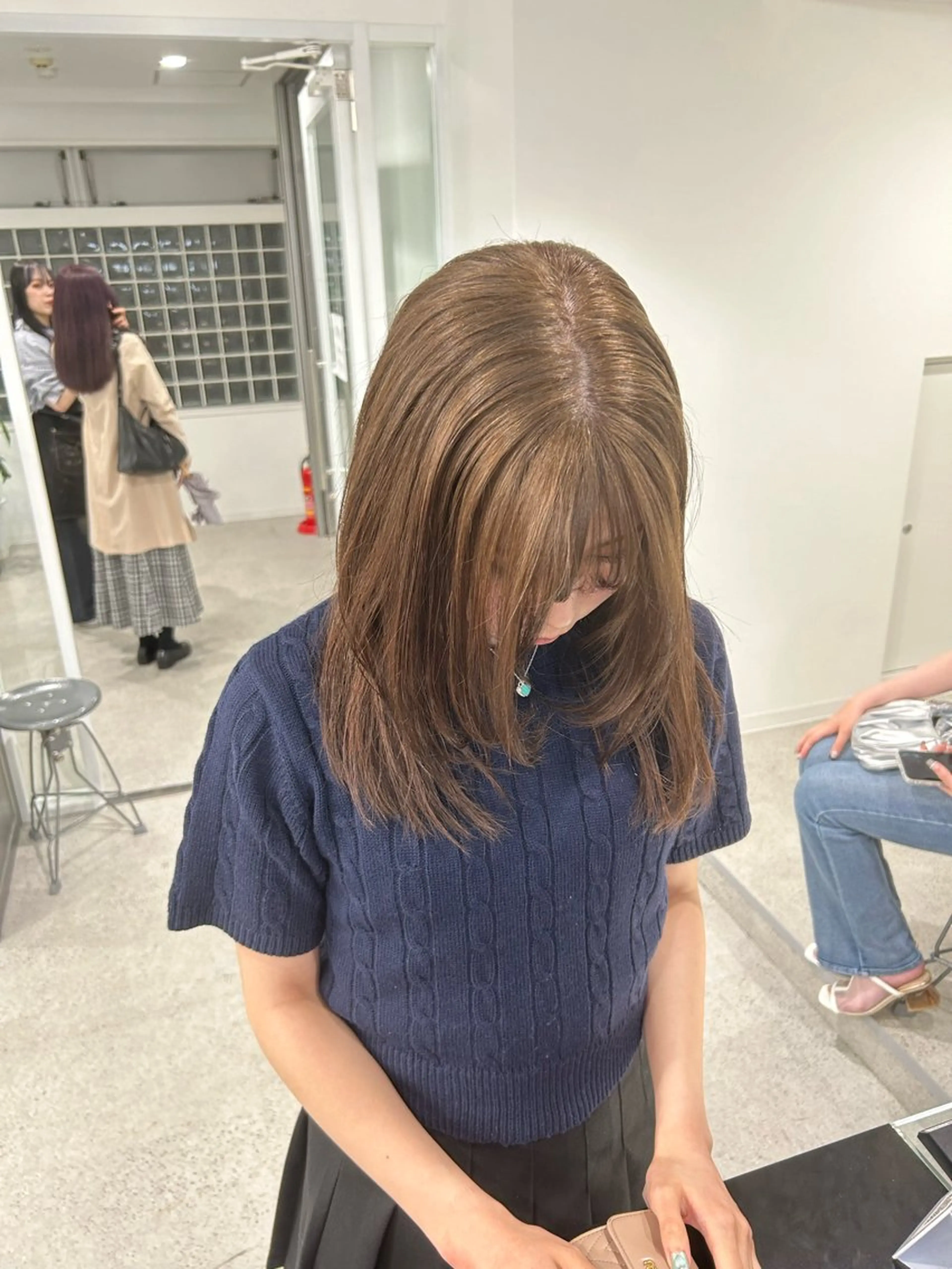 ロング メンズ ヘアカラー 艶感ミルクティー🤍 色落ち綺麗🤍ともやのヘアスタイル