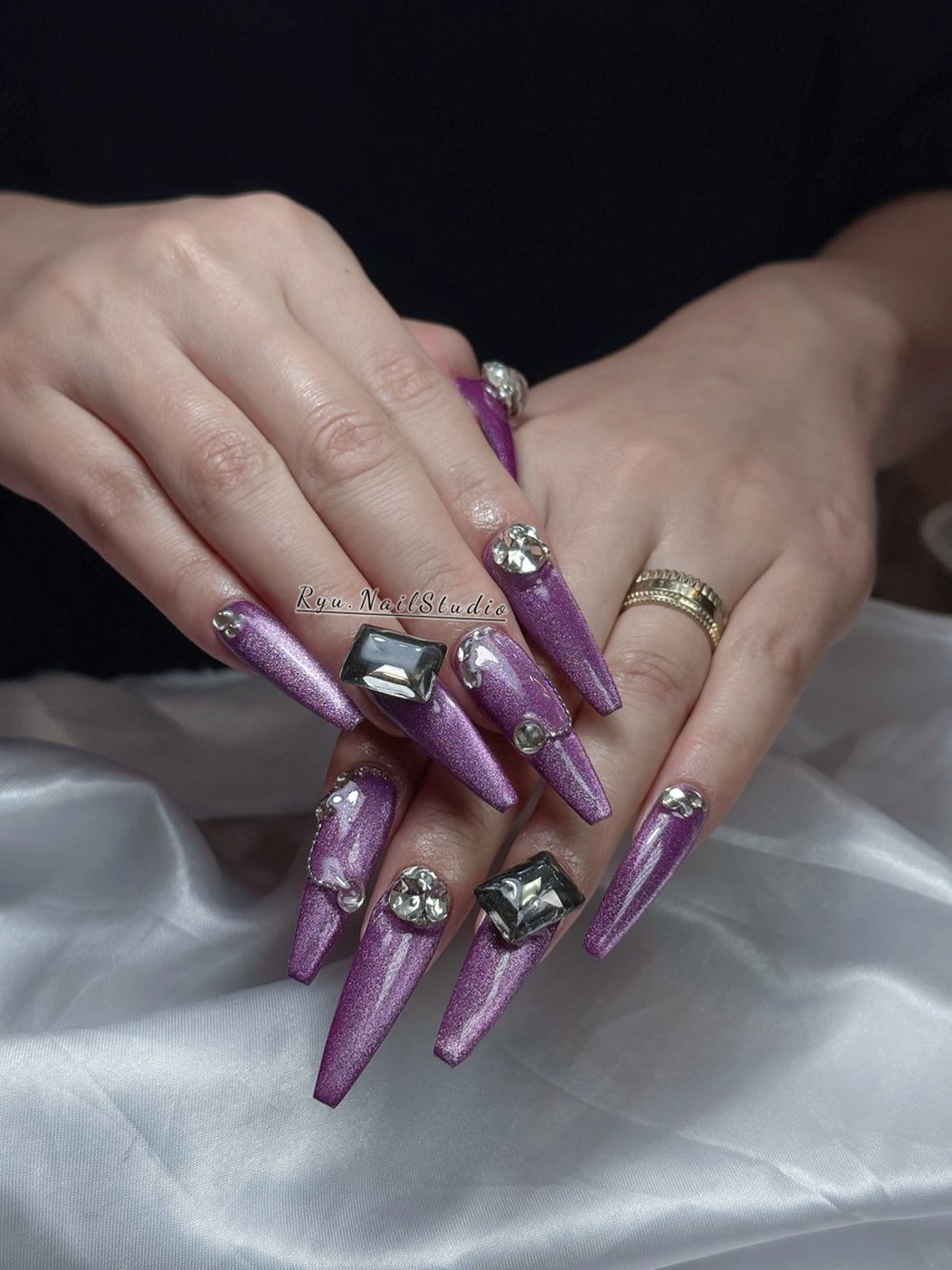 ネイル アートネイル ジェルネイル グラデーション マグネットネイル ニュアンスネイル ハンドネイル Ryu Nail Studio所属・Ryu Nail 新大久保のネイルデザイン