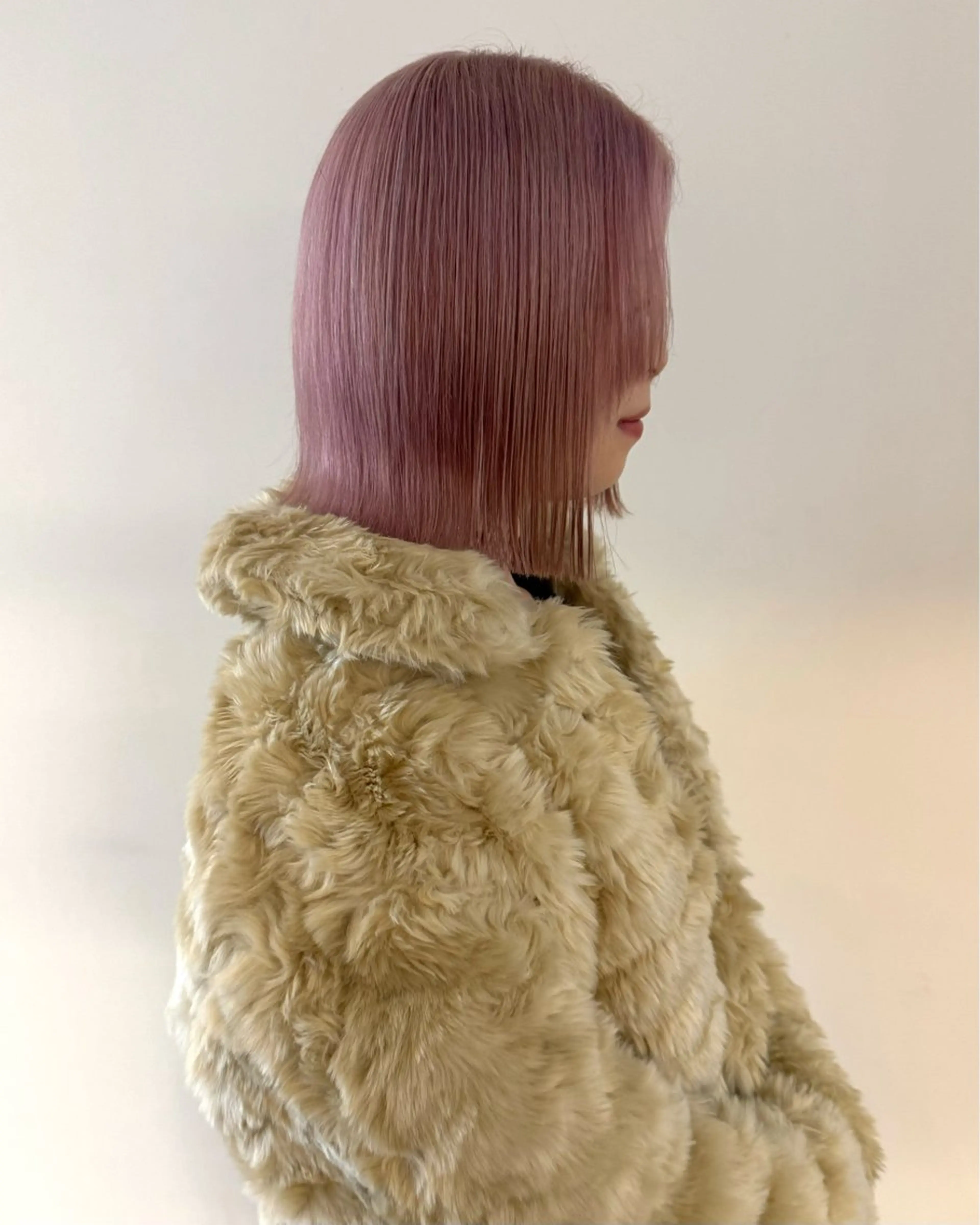 ショート カラー ピンクカラー カット ヘアカラー トリートメント RAIMA ハイトーンレイヤーのヘアスタイル