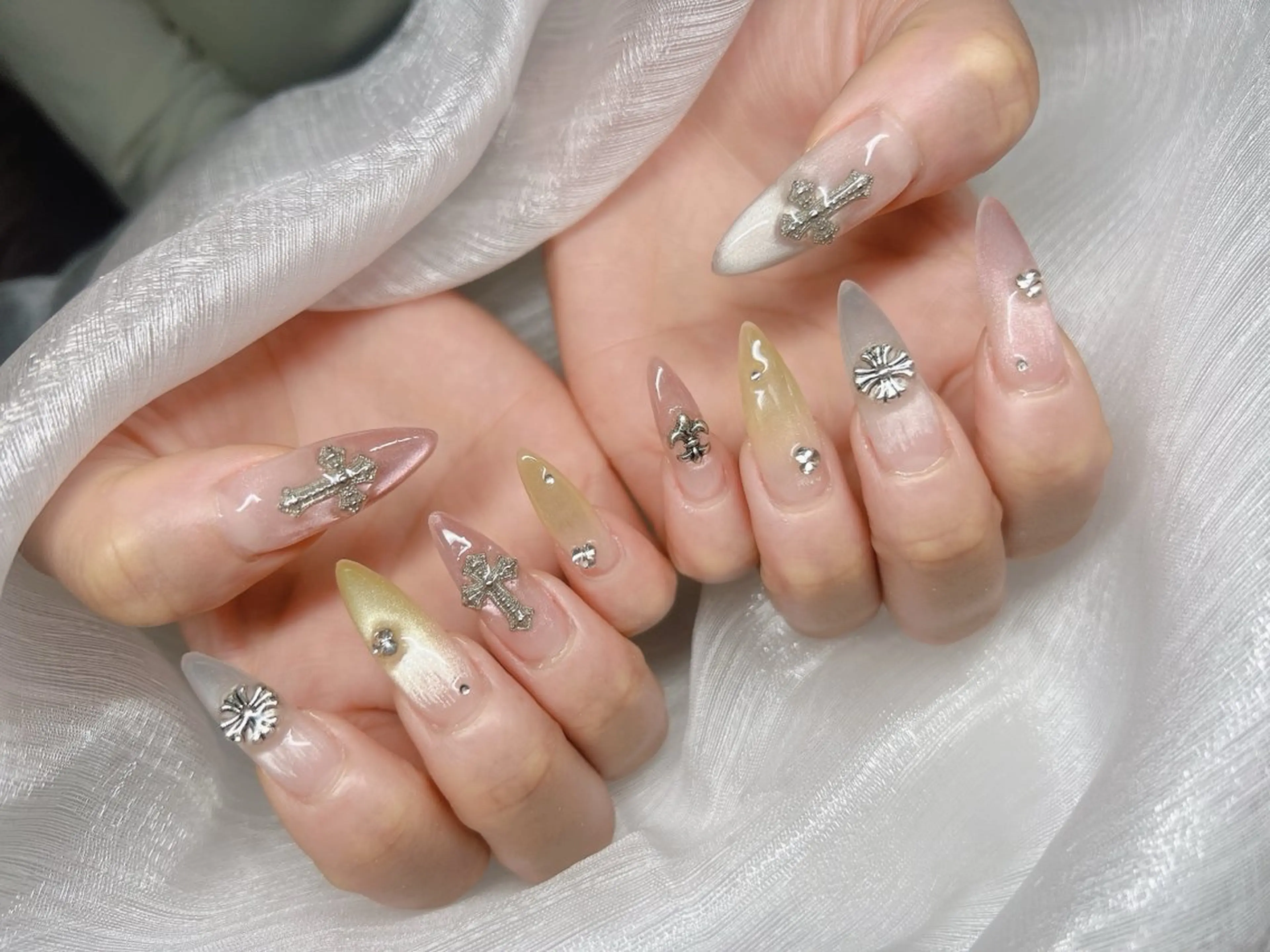 ネイル 長さ出し グラデーション キラキラネイル マグネットネイル ニュアンスネイル ハンドネイル Lee Nails チップ長さだし専門店のネイルデザイン