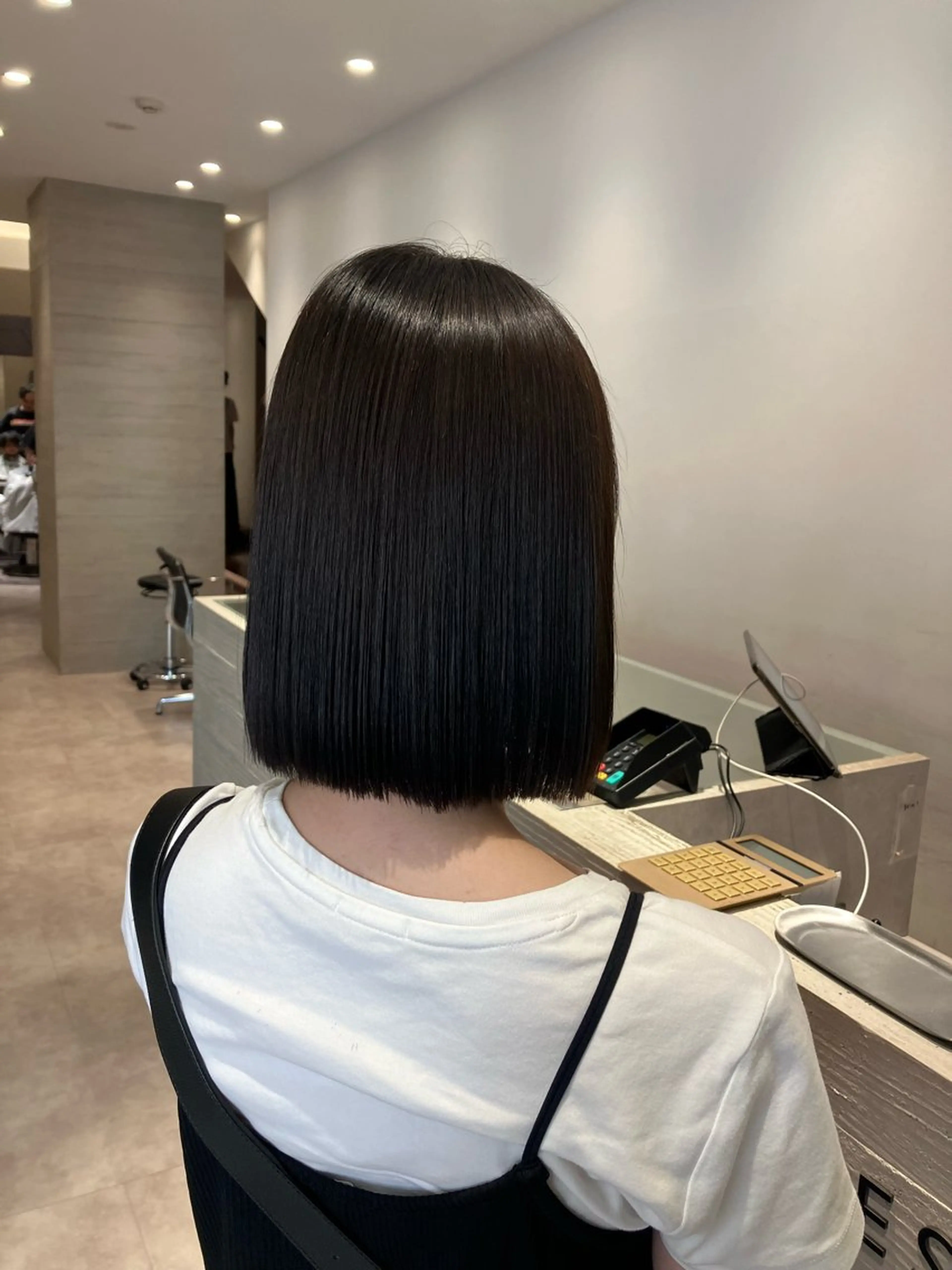 ショート ボブ サキ🤍ハイトーン 🩰くびれ巻きヘアのヘアスタイル