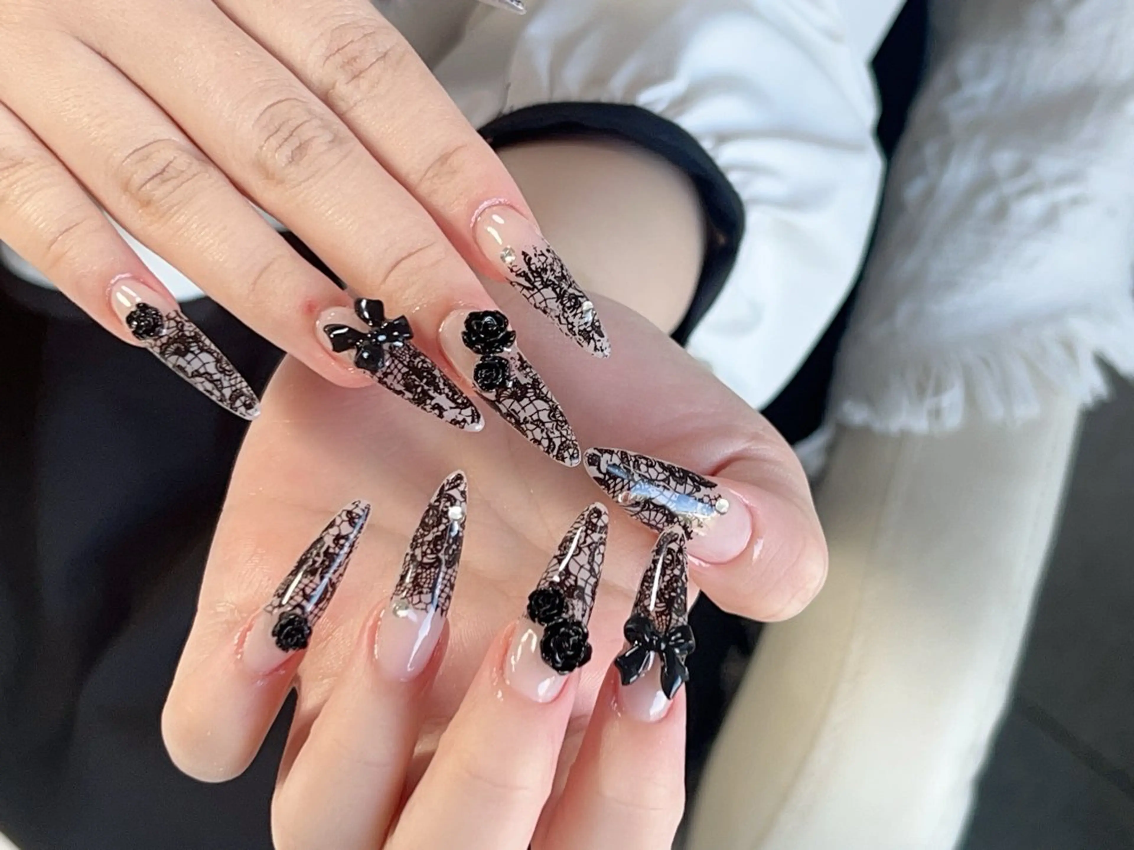 ネイル オーロラネイル チークネイル フレンチネイル ジェルネイル ガラスフレンチ ハンドネイル ハンドケア Nail Jolie所属・Nail Jolieのネイルデザイン