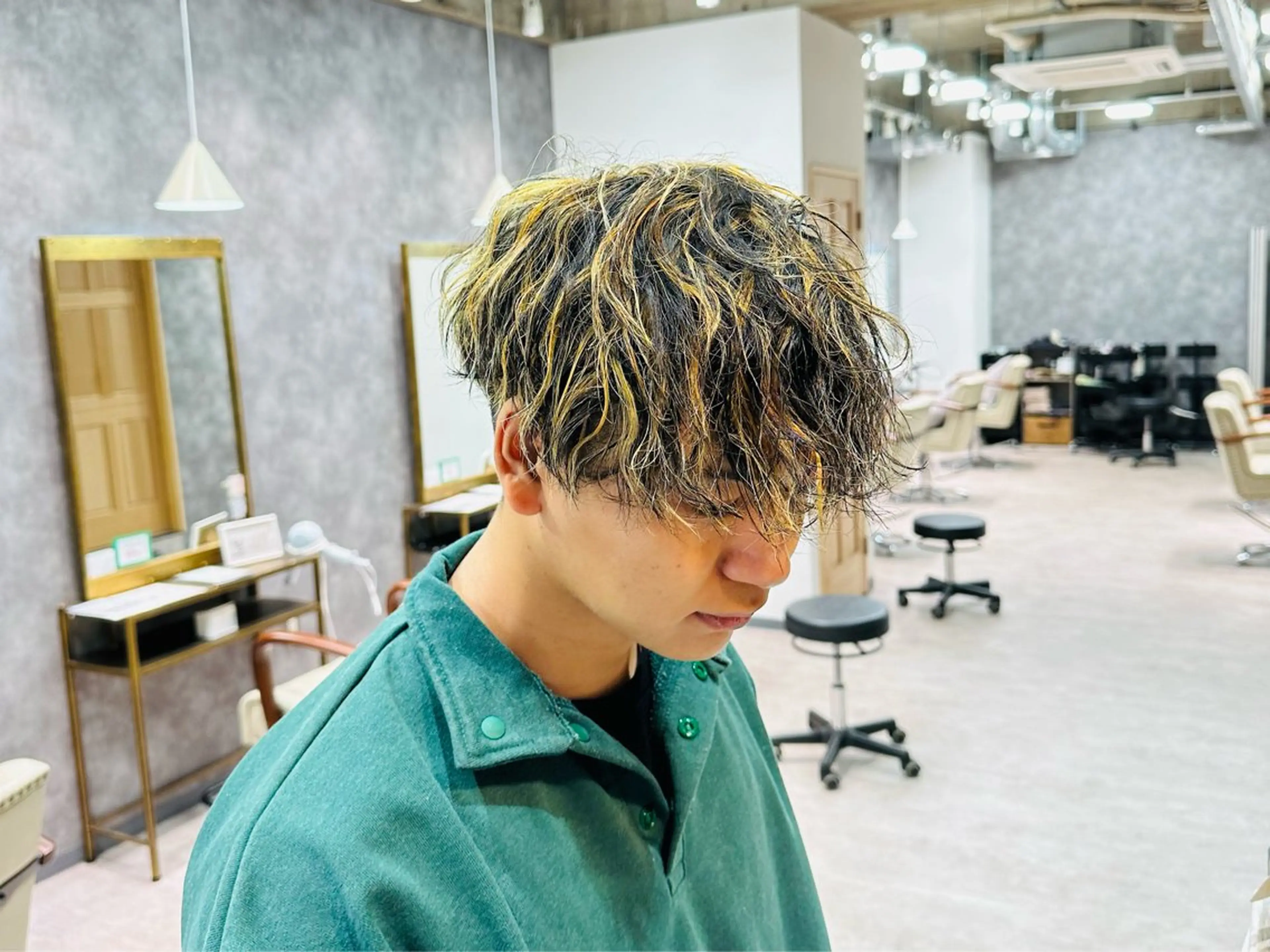 カラー メンズ 井川 哲也のヘアスタイル