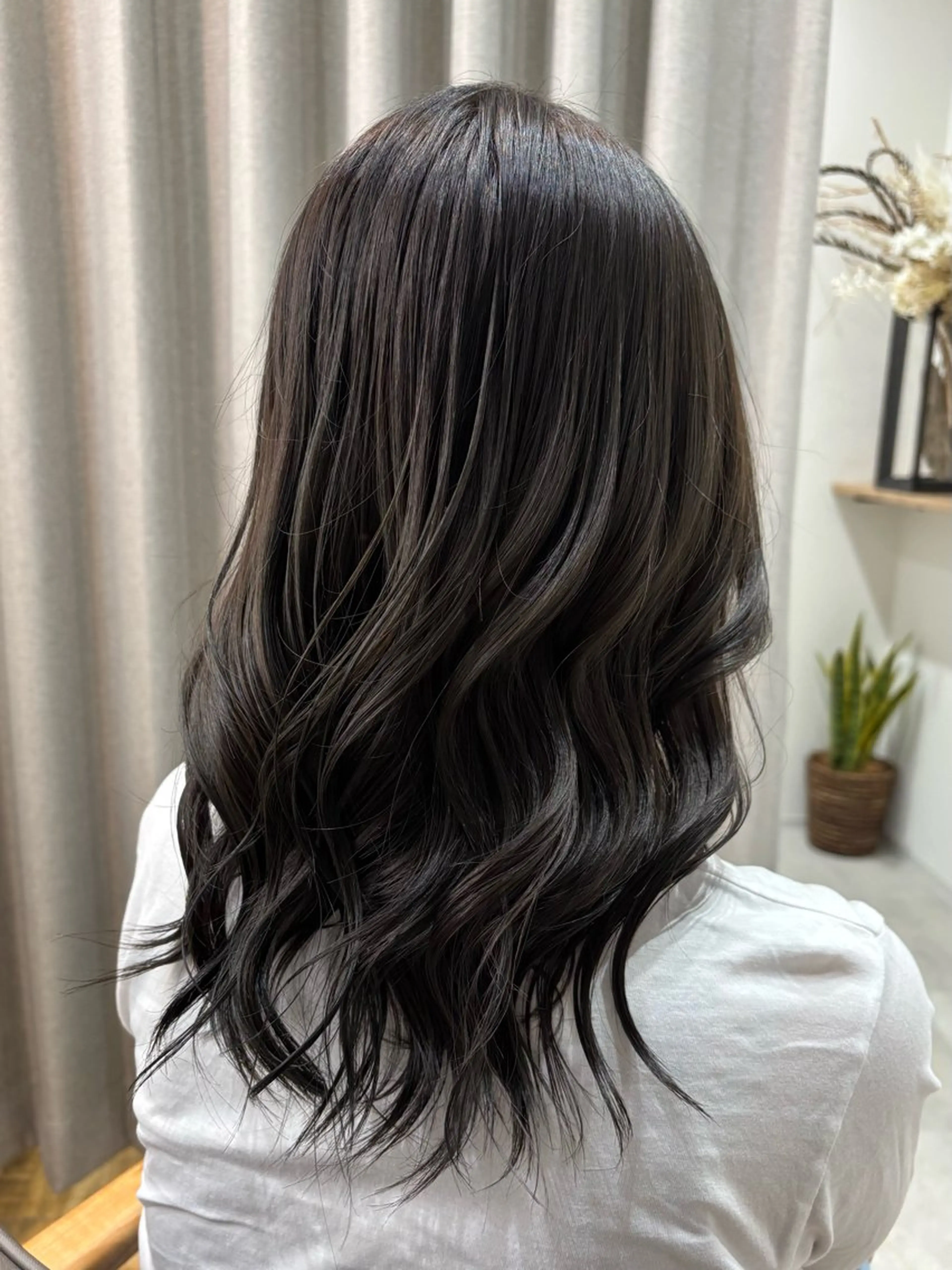 セミロング カラー アッシュ アッシュグレー ヘアカラー トリートメント Atre.所属・🤍美髪縮毛/髪質 改善/池上夏凜🤍のヘアスタイル