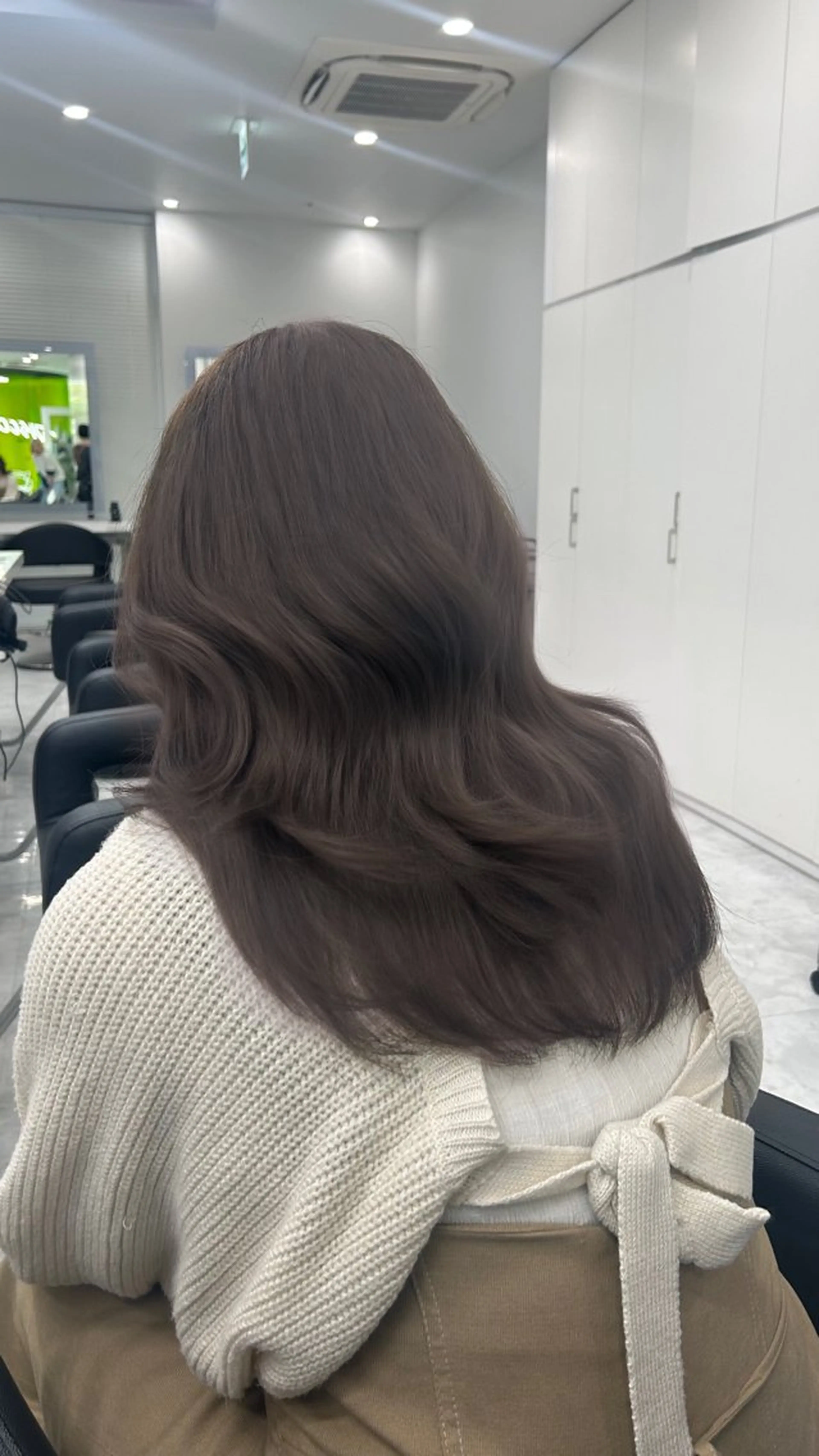 ロング ヘアカラー トリートメント 大人っぽベージュ🤍 レイヤーRikutoのヘアスタイル