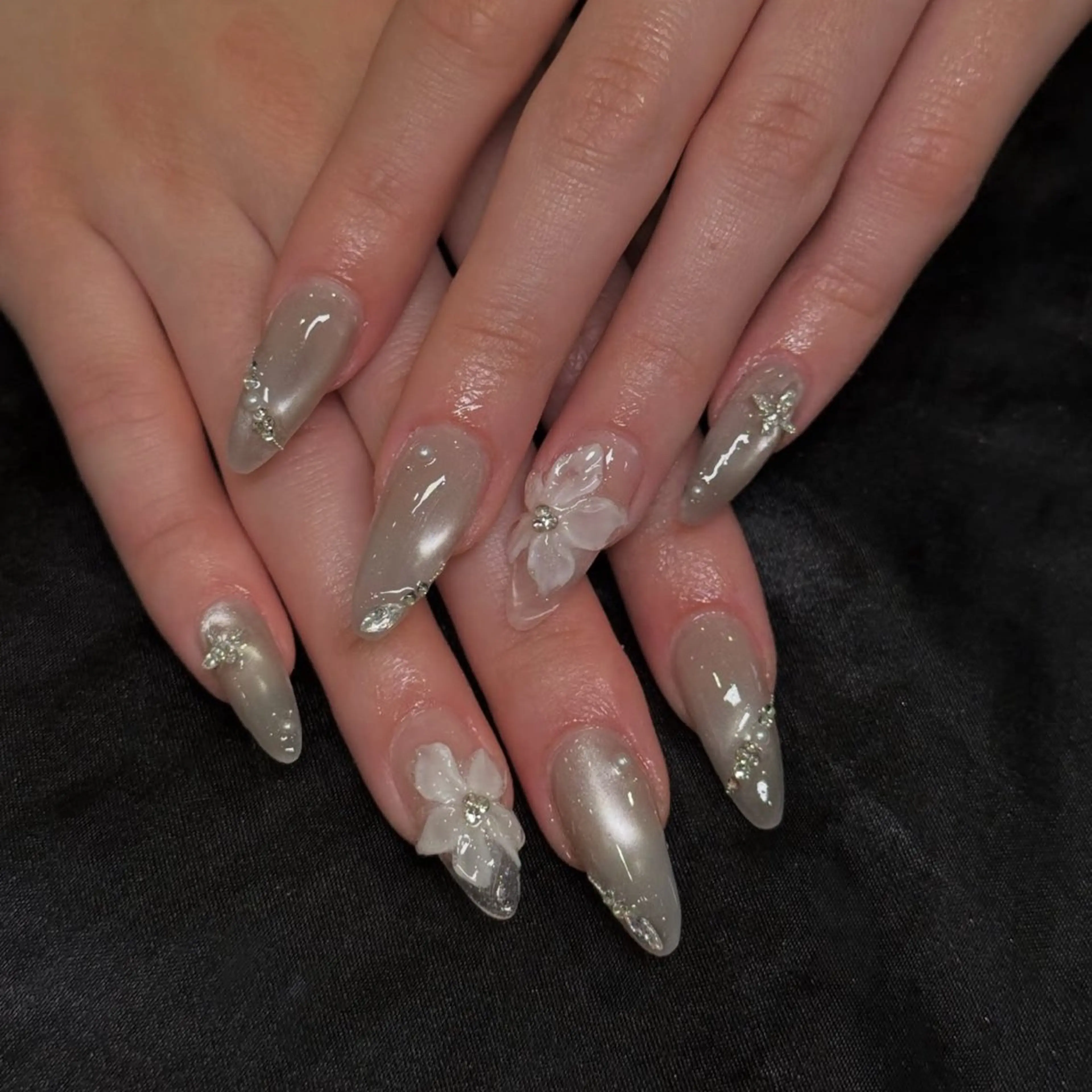 ネイル キラキラネイル シンプルネイル 春ネイル ワンホンネイル 冬ネイル ハンドネイル sora Nailのネイルデザイン
