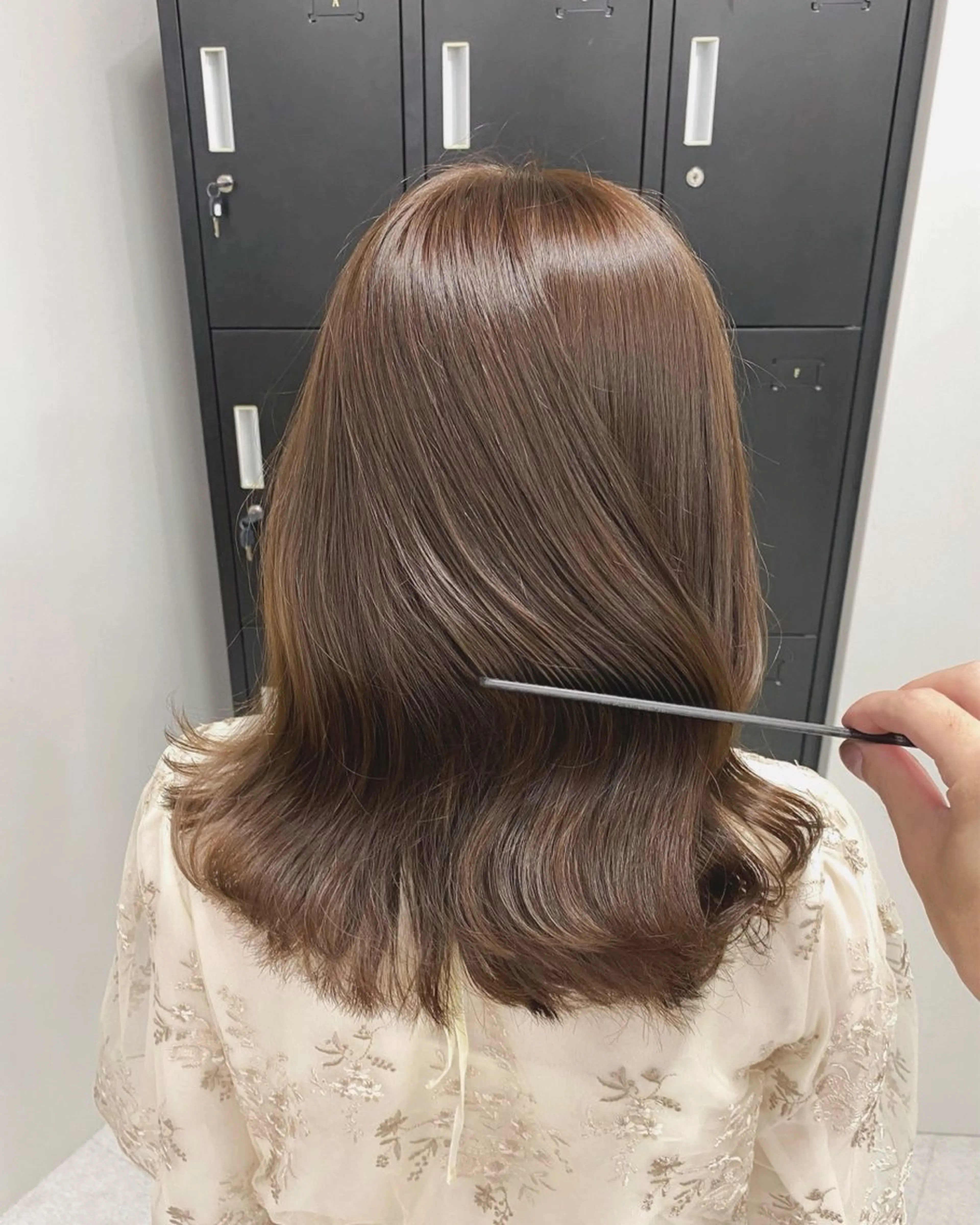 ミディアム カラー ヘアアレンジ ベージュカラー ブリーチ ブラウンカラー 透明感カラー ダブルカラー カット ヘアカラー トリートメント ヘアセット 藤岡 誠也のヘアスタイル