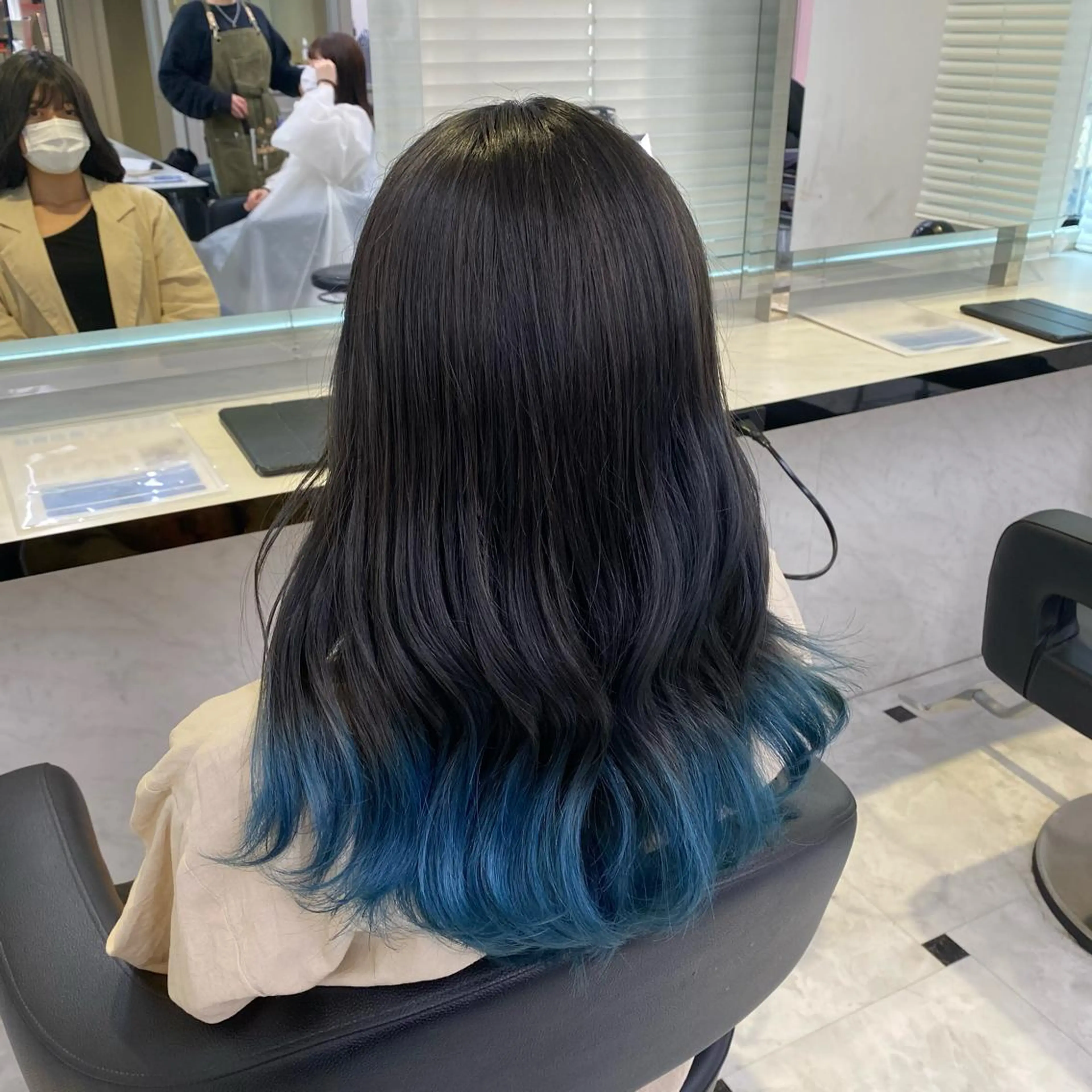 セミロング カラー ケアブリーチ 韓国レイヤーKYONのヘアスタイル