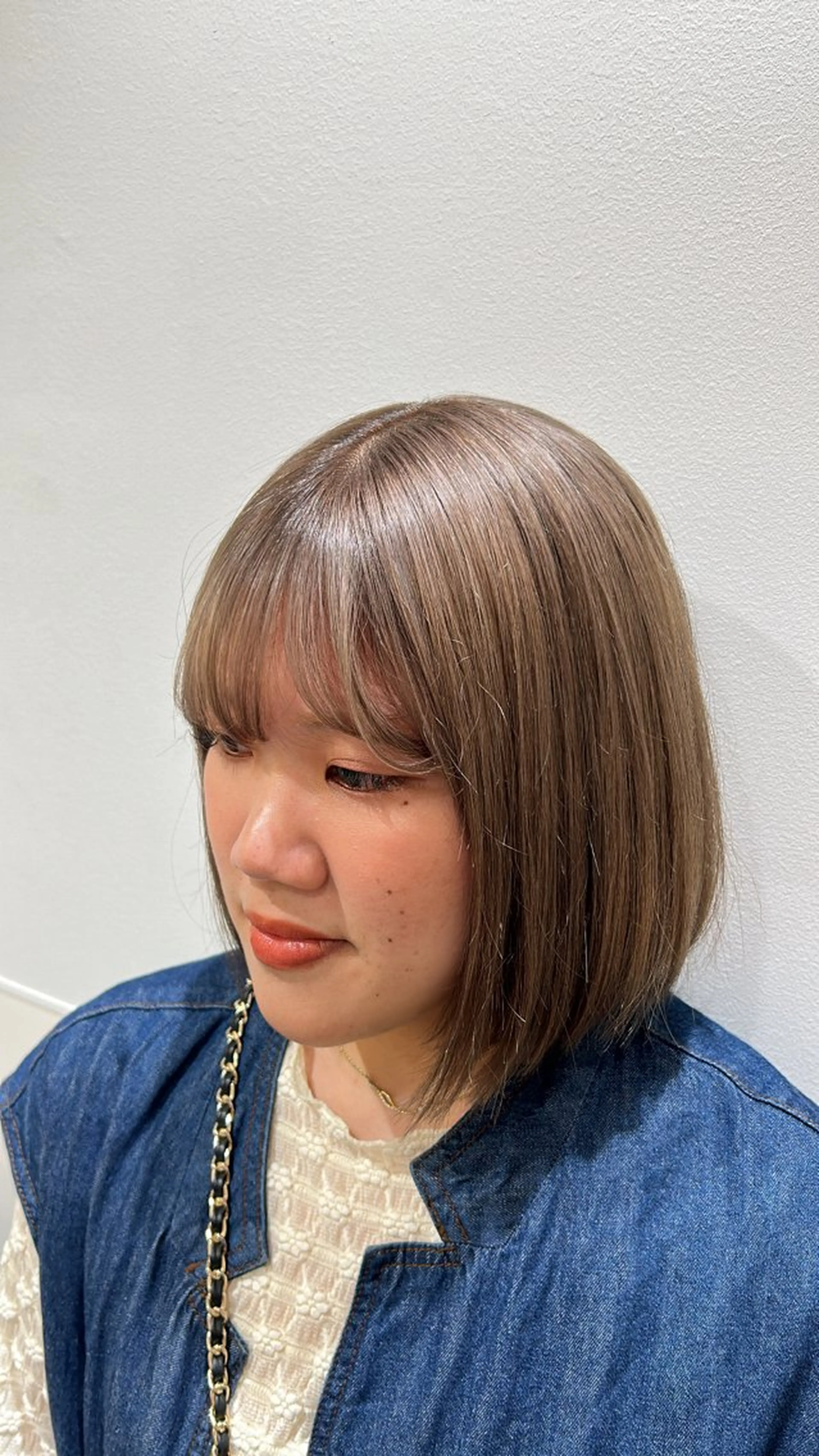 ミディアム ぱつっとボブ/Wカラ ー/ことこ🍒のヘアスタイル