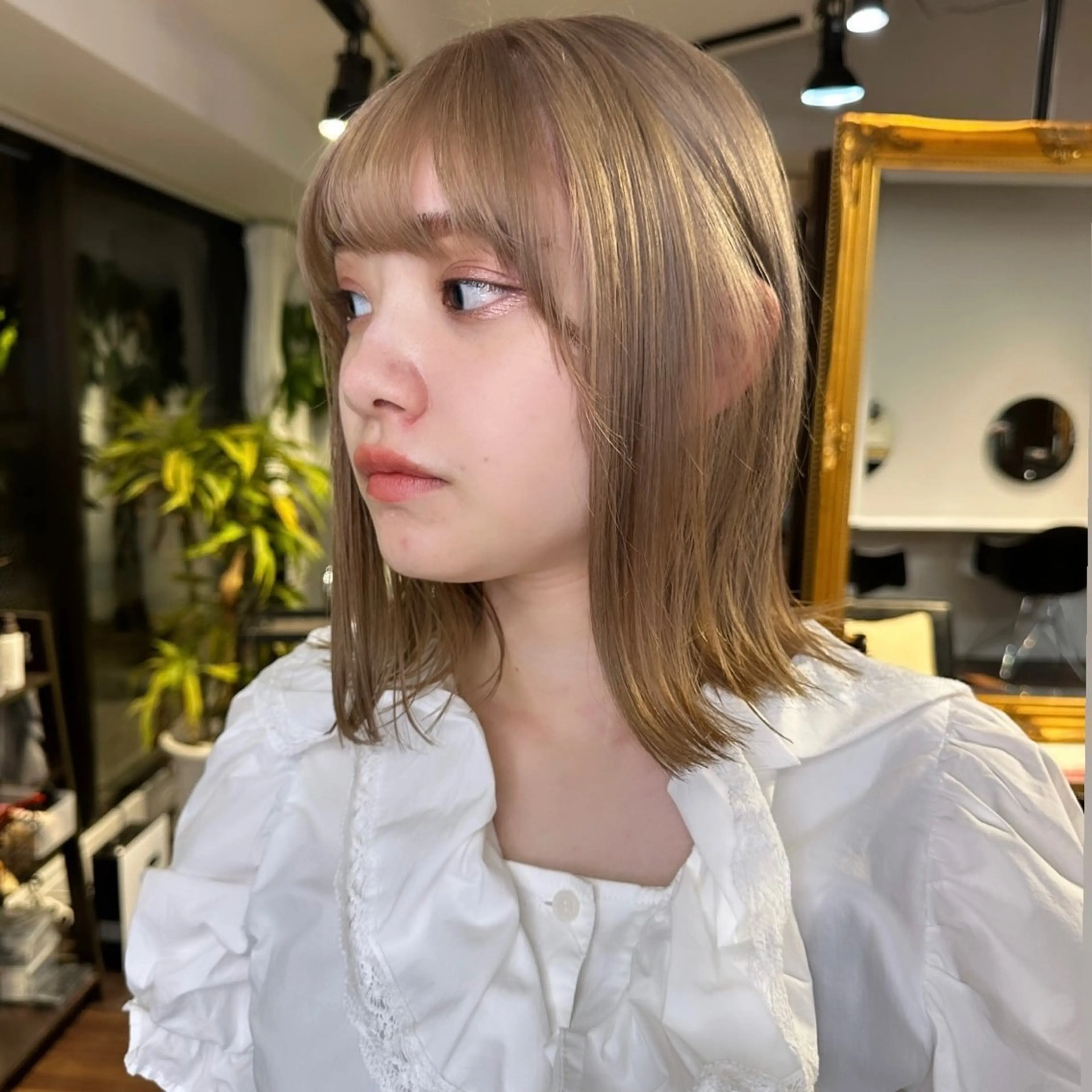 セミロング カラー ベージュカラー デザインカラー ダブルカラー ハイトーンカラー イルミナカラー カット ヘアカラー トリートメント 心斎橋ダブルカラー ボブ/レイヤーのヘアスタイル