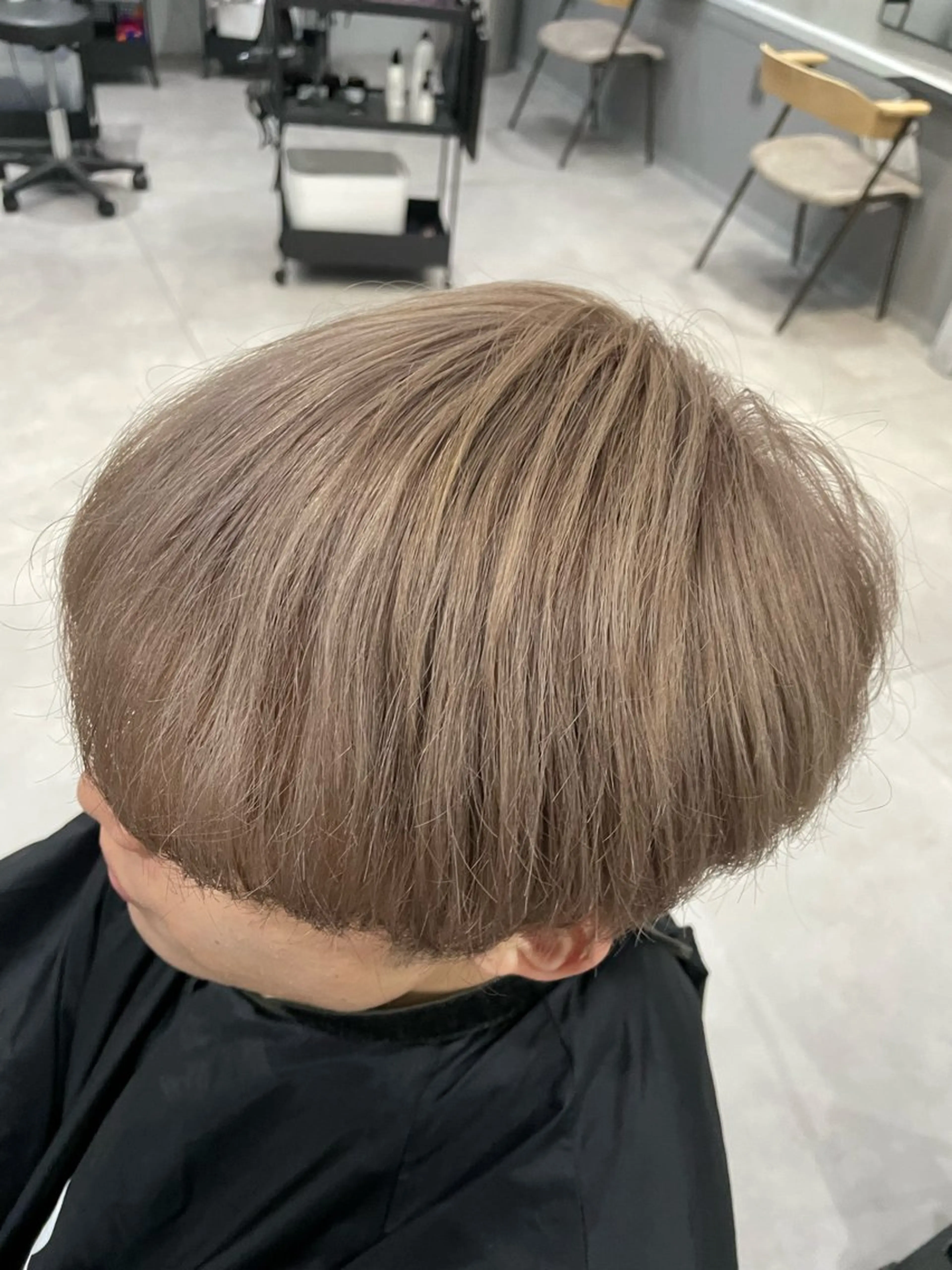 カラー メンズ メンズブリーチ ベージュカラー ブリーチ 透明感カラー メンズカット井上 愛翔のヘアスタイル