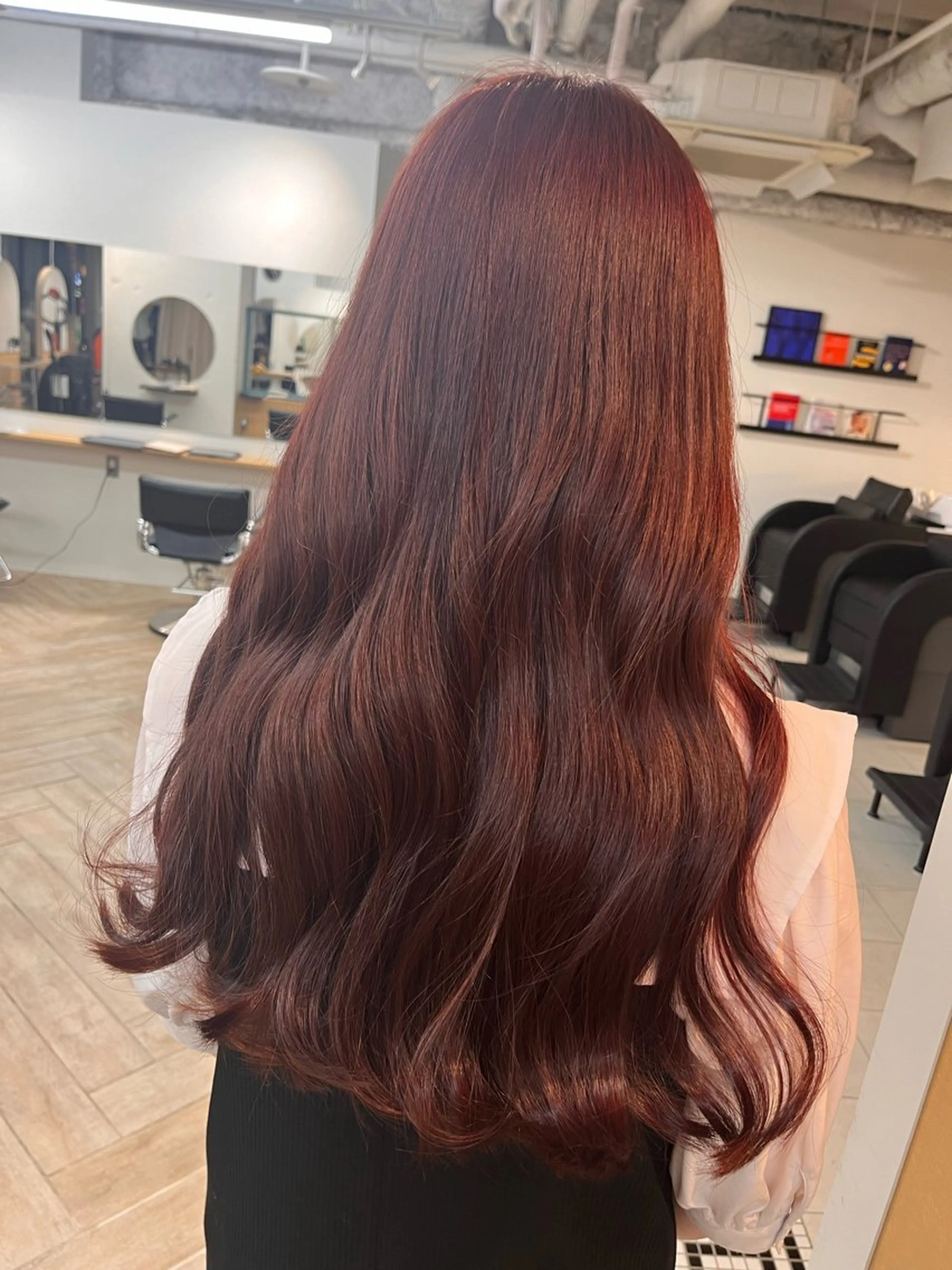 ロング カラー ピンクカラー レッドカラー LUVISM 万代店所属・LUVISM 佐藤 里咲のヘアスタイル