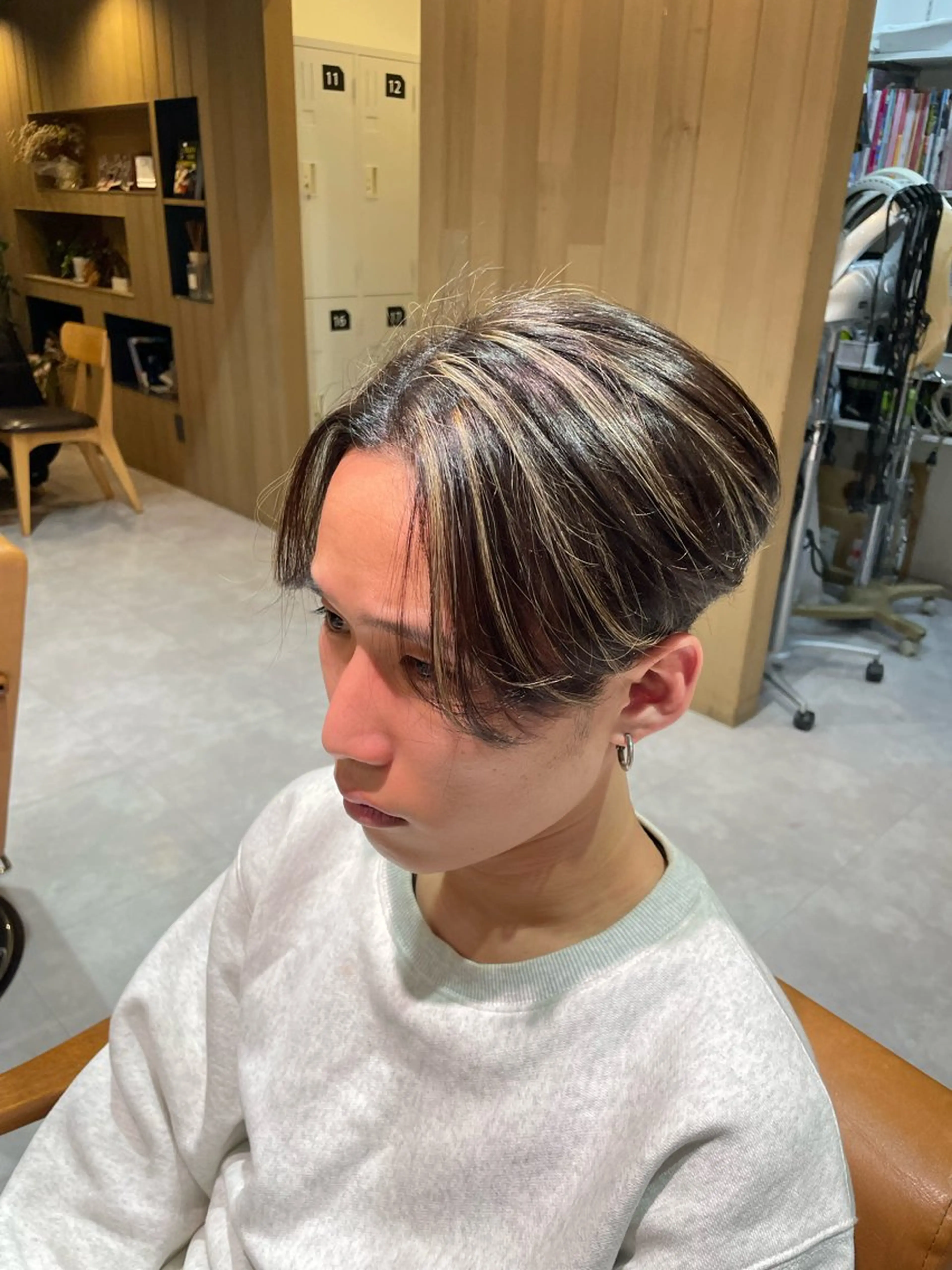 カラー メンズ メンズハイライト ハイライトカラー 尾頃 功明のヘアスタイル