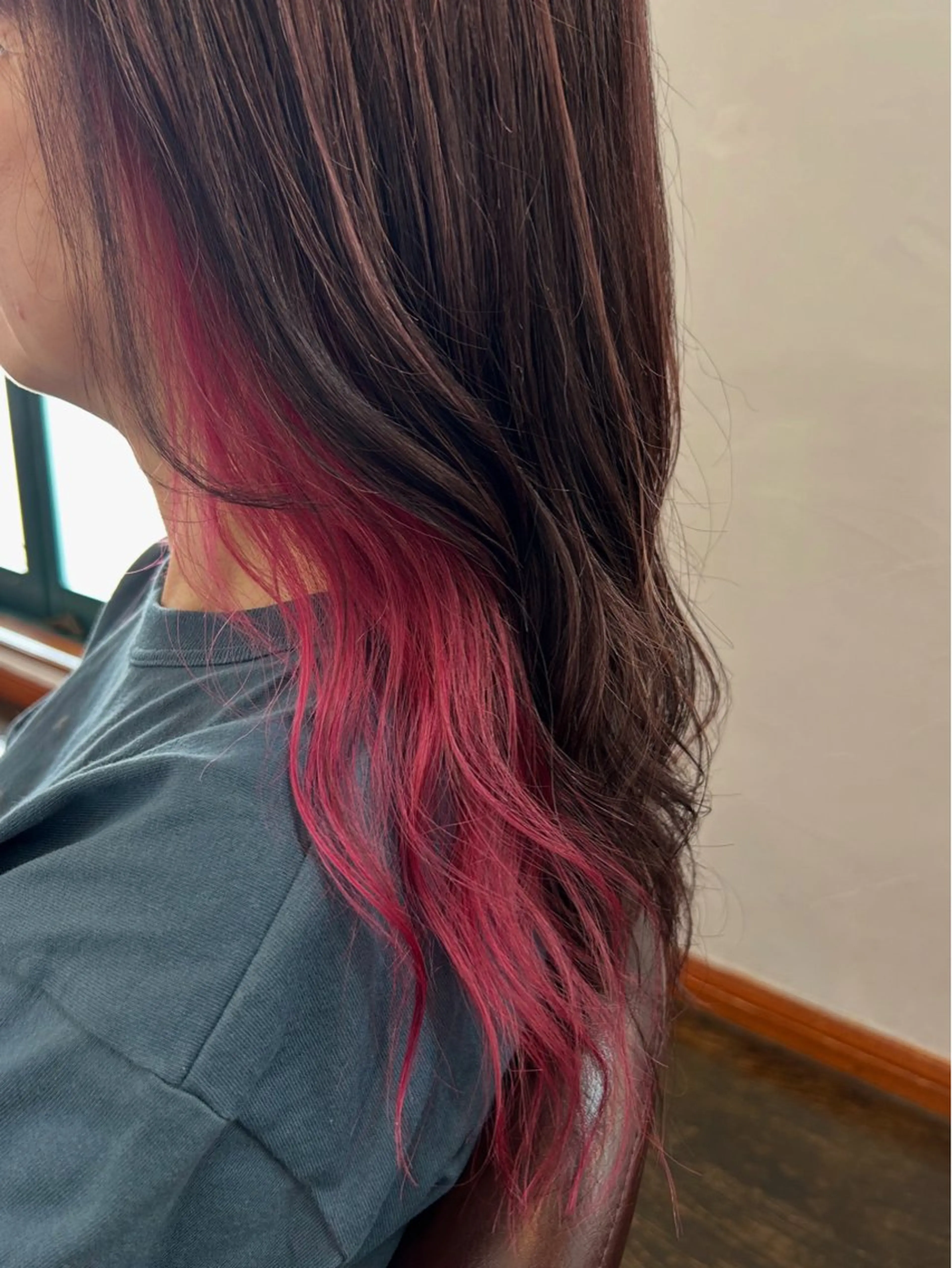 カラー インナーカラー ピンクカラー 坂本 瑞季のヘアスタイル