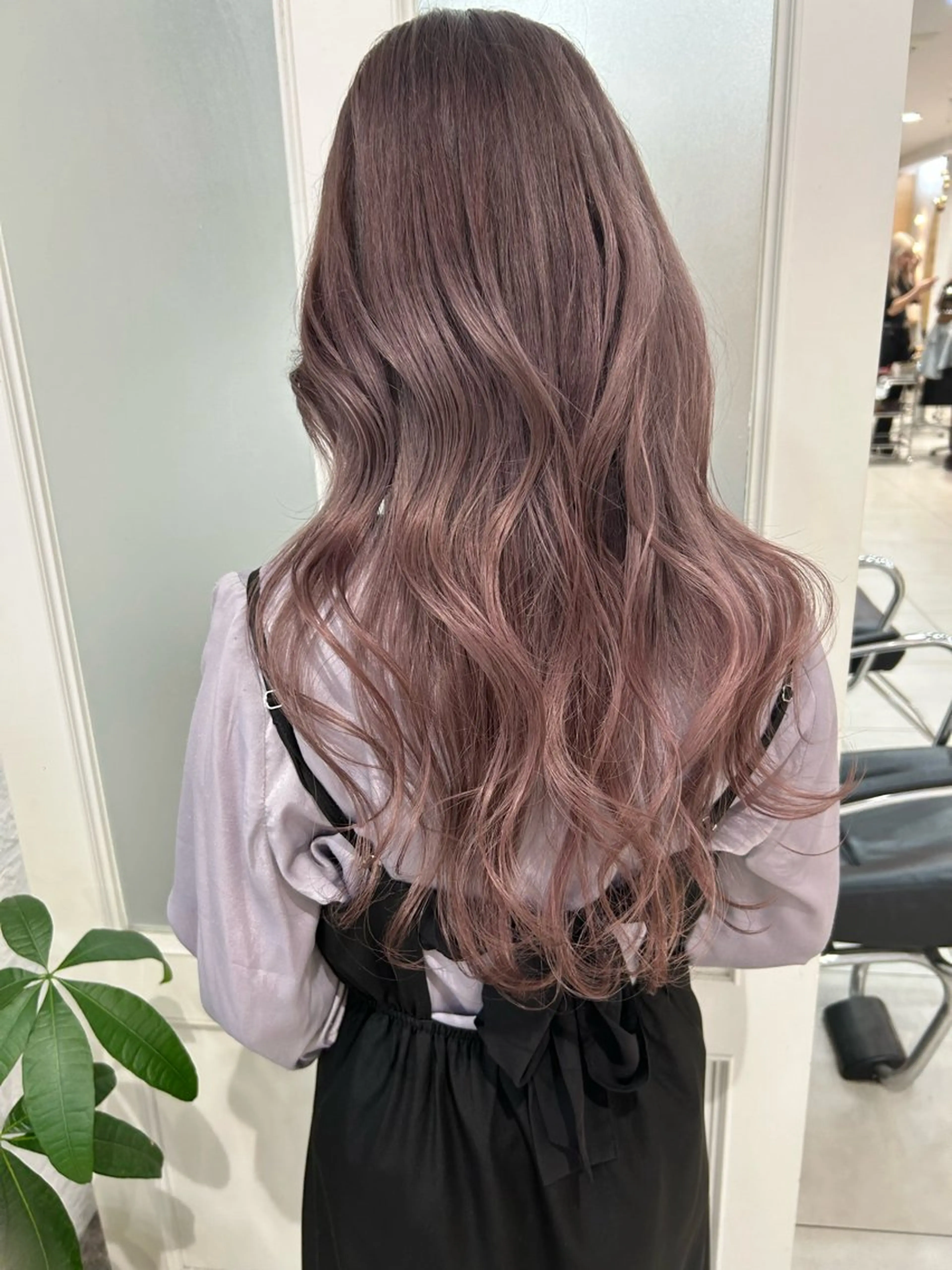 ロング ヘアカラー 大川 綾乃のヘアスタイル