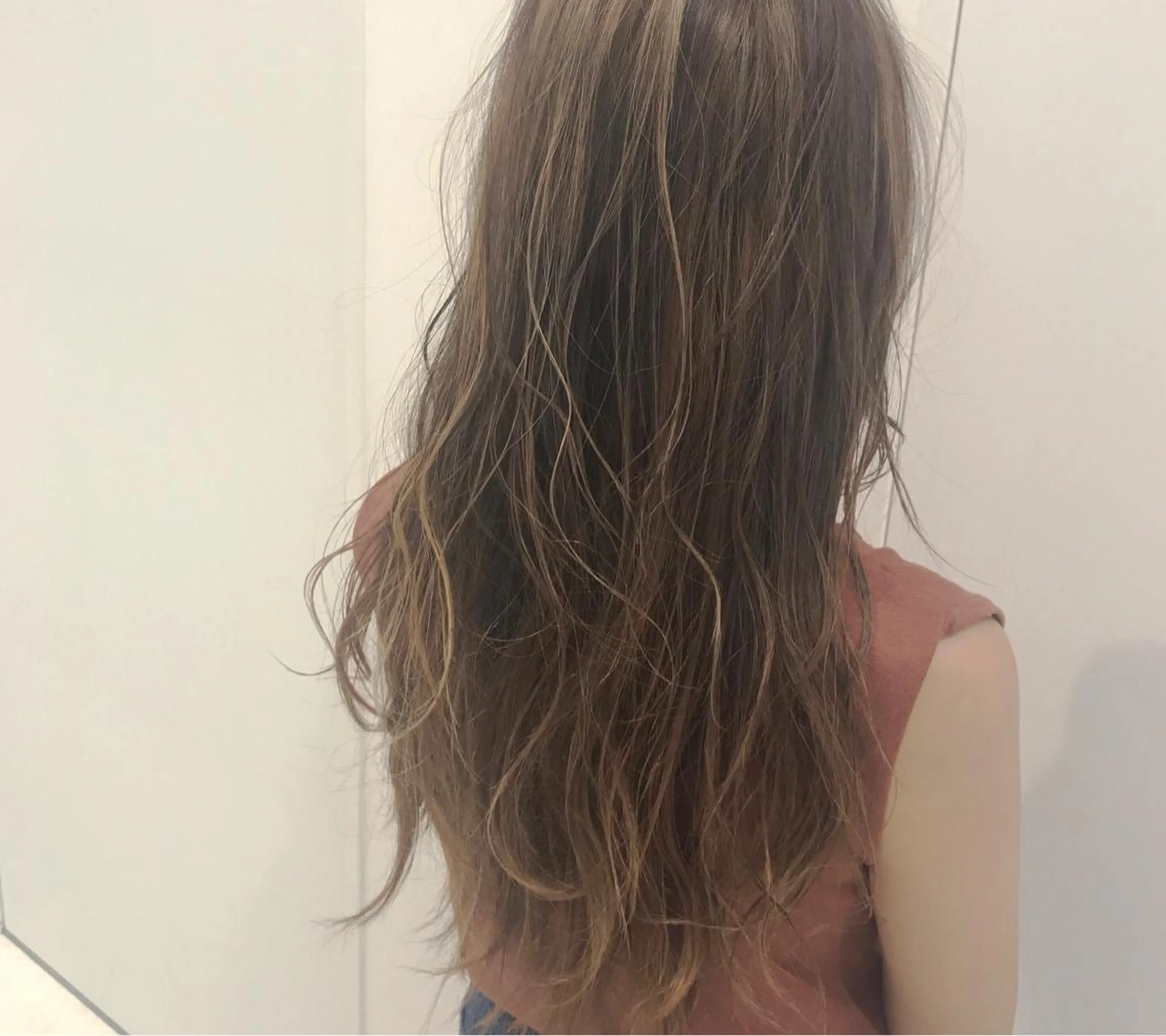 ロング カラー ハイライトカラー ハイライト AGU akariのヘアスタイル