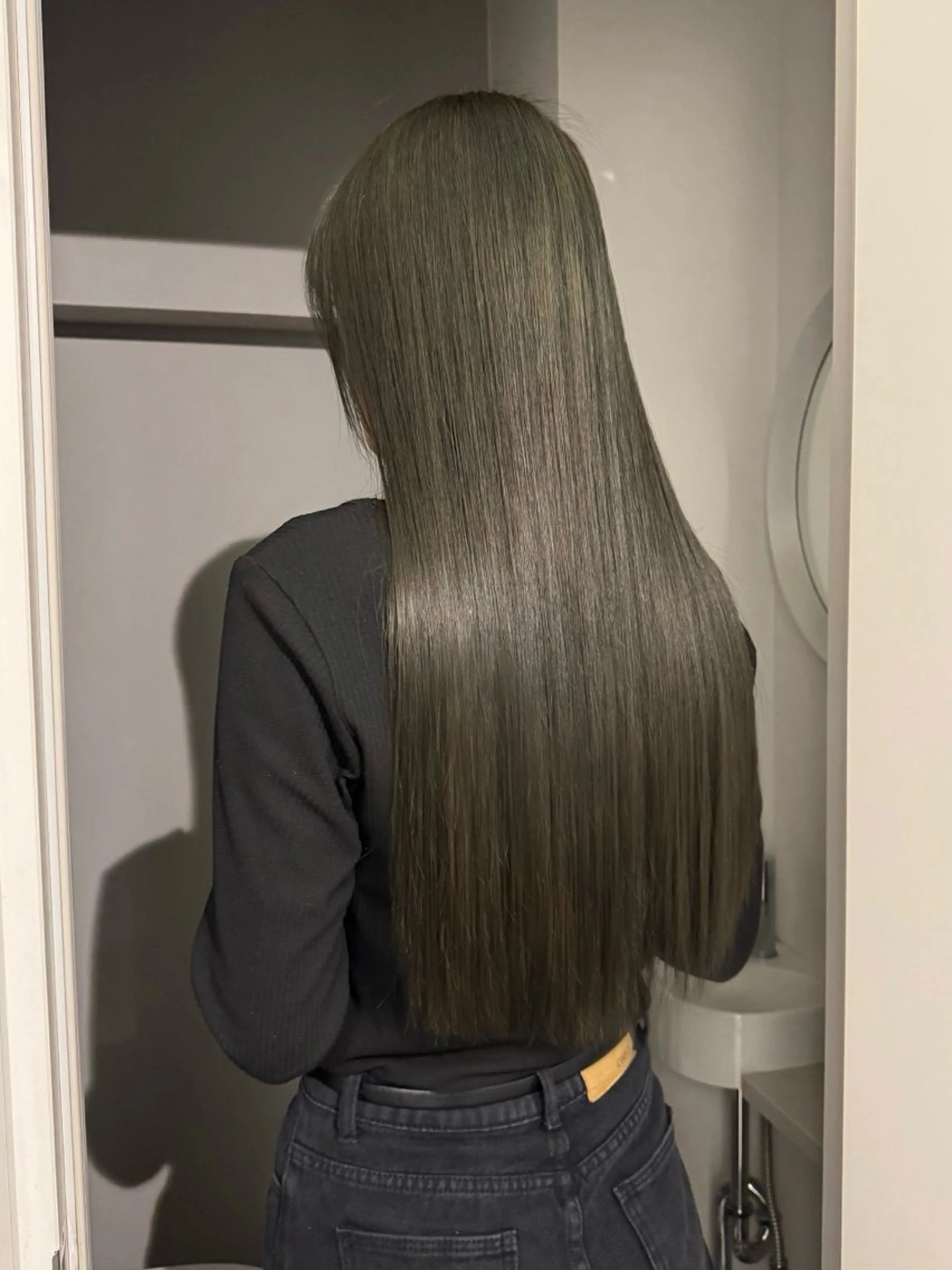 ミディアム カラー ヘアアレンジ ベージュカラー ブリーチ オリーブベージュ ヘアカラー トリートメント お呼ばれヘアアレンジ mina🌷のヘアスタイル