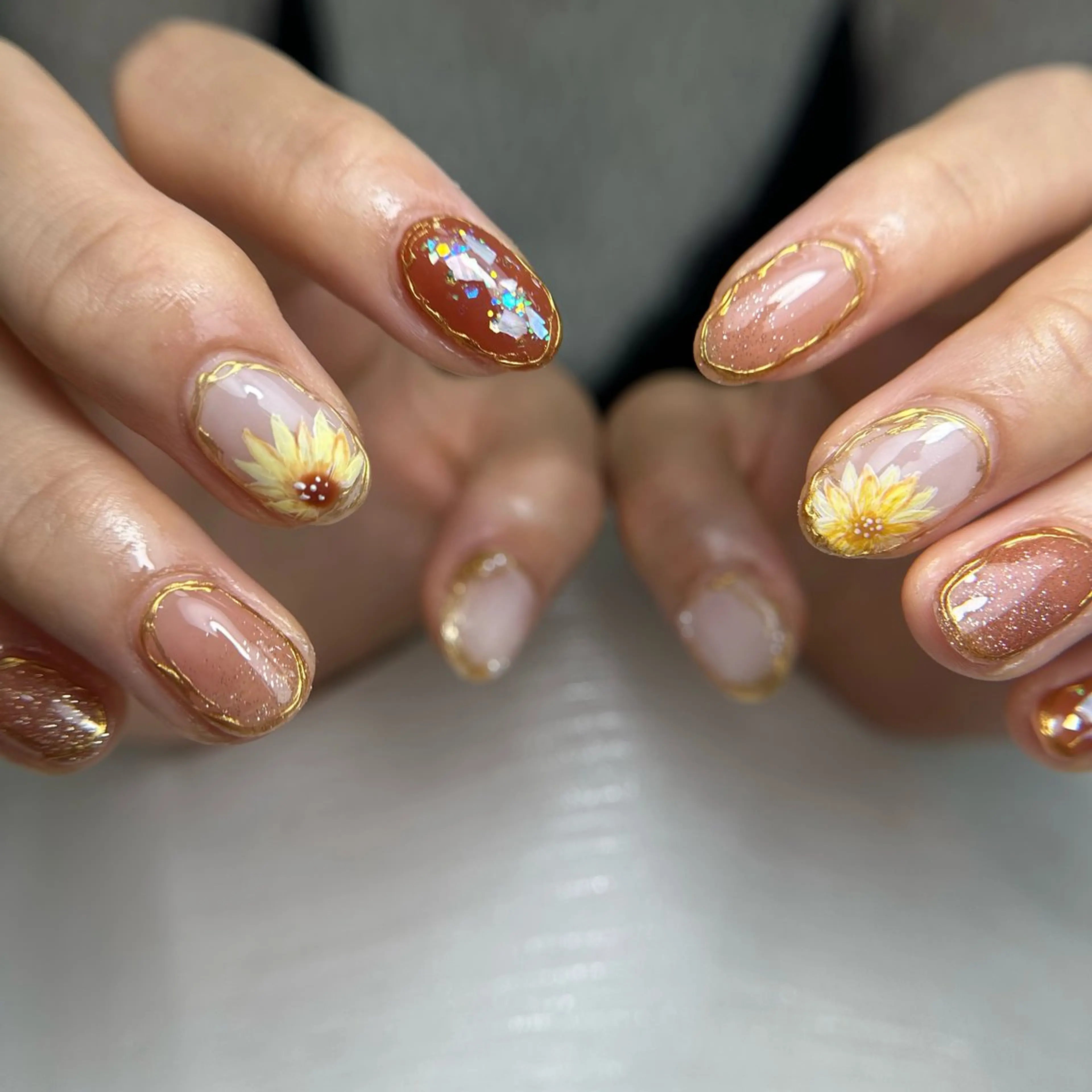 ネイル フレンチネイル グラデーション 韓国ネイル マグネットネイル シンプルネイル ハンドネイル CoMo Nail Studio所属・CoMo Nailのネイルデザイン