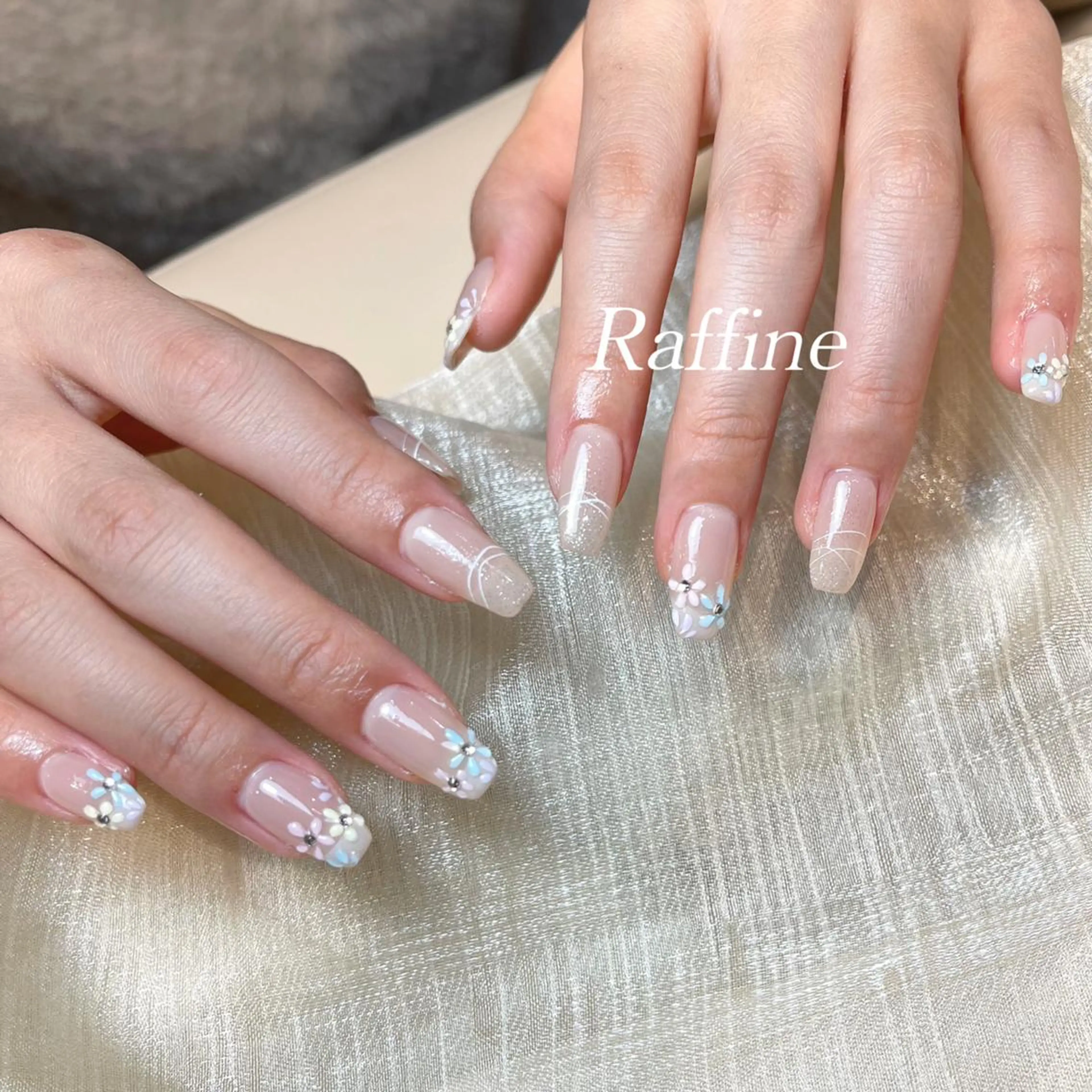 ネイル RAFFINE haru🦋🩵のネイルデザイン