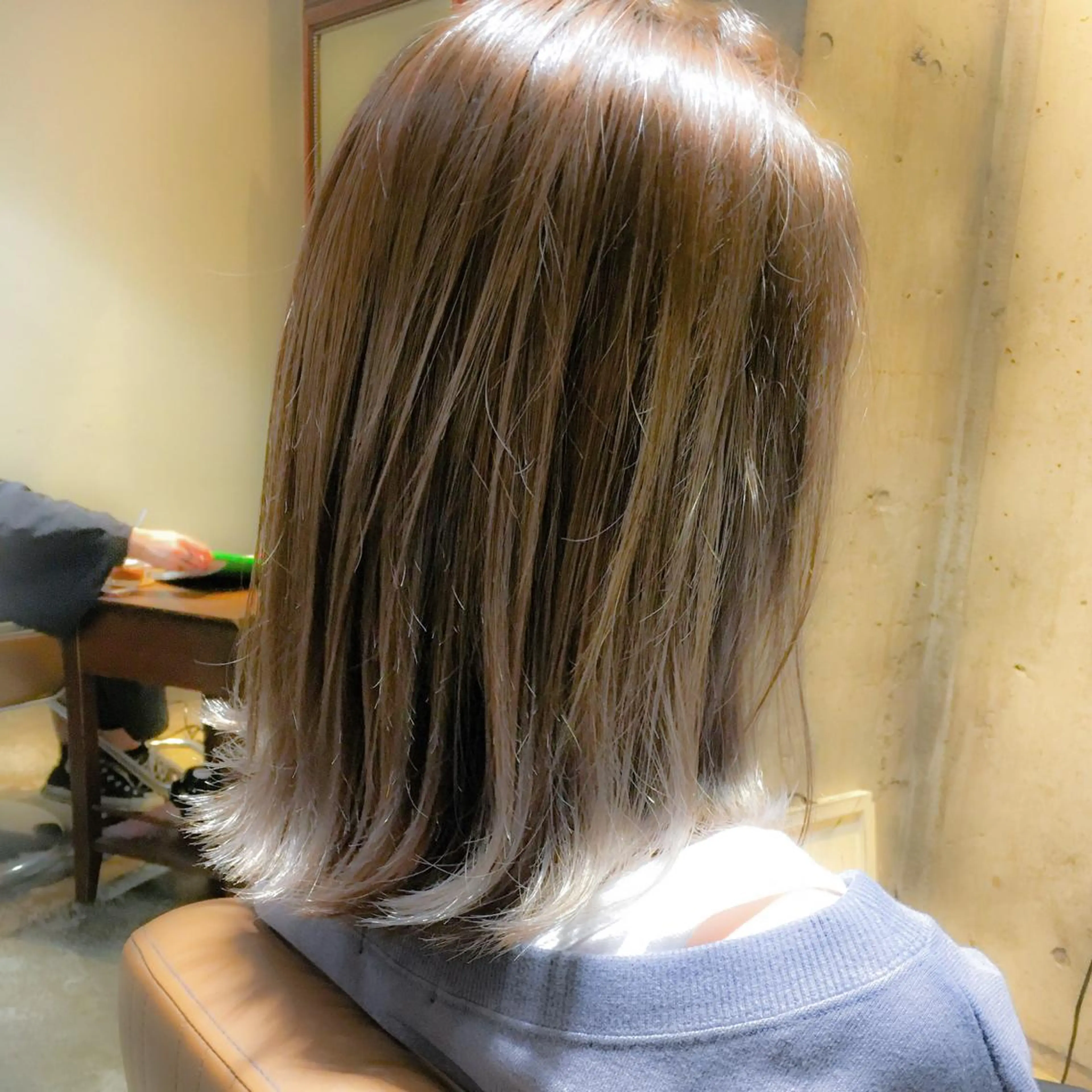 ミディアム カラー アッシュ ベージュカラー 透明感カラー ハイライトカラー ハイライト 北條 優輝のヘアスタイル