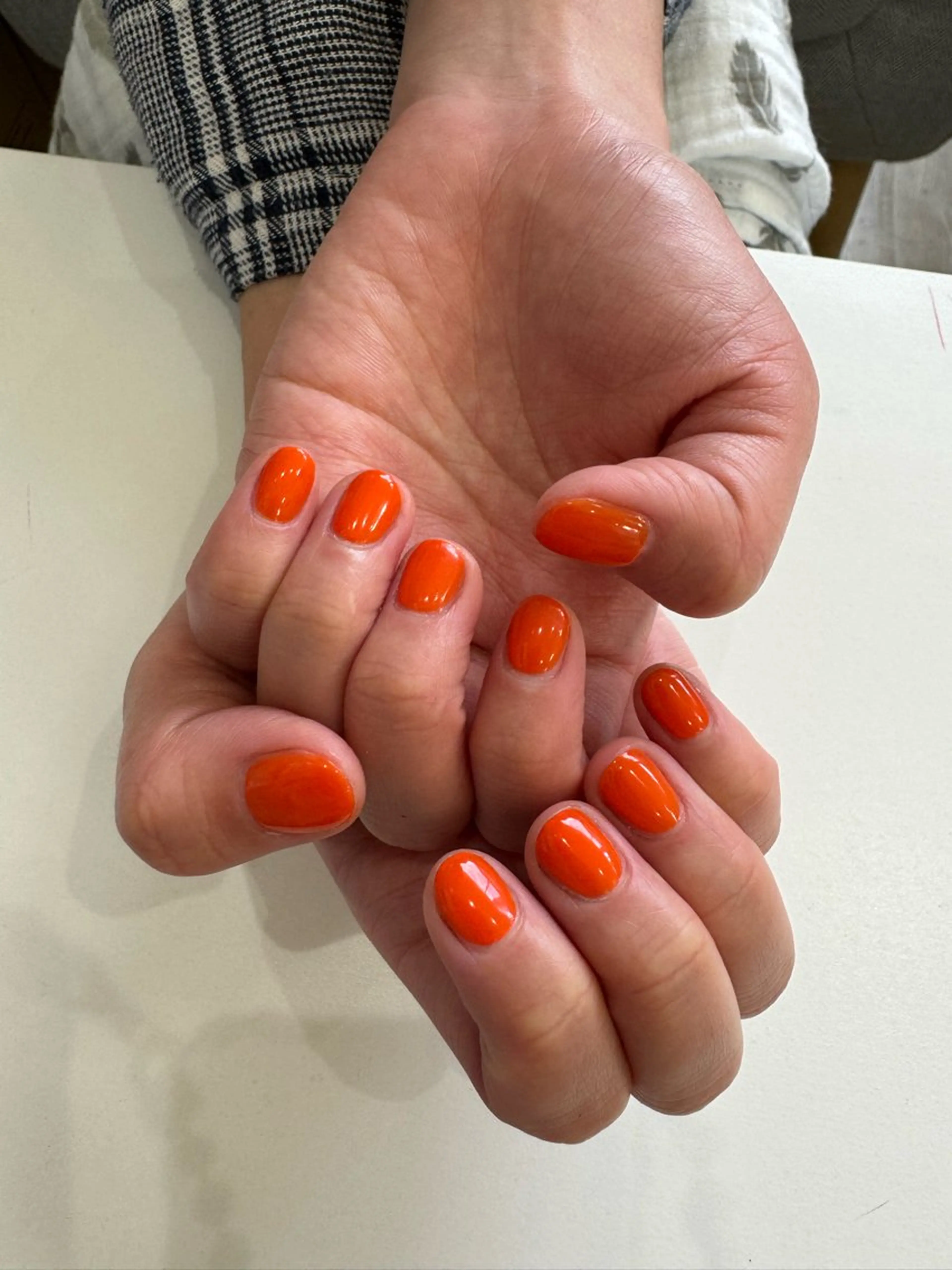 ネイル ワンカラーネイル オレンジ シンプルネイル CALMIA.,eyelash • eyebrow • wax 2F所属・前田 菜美のネイルデザイン