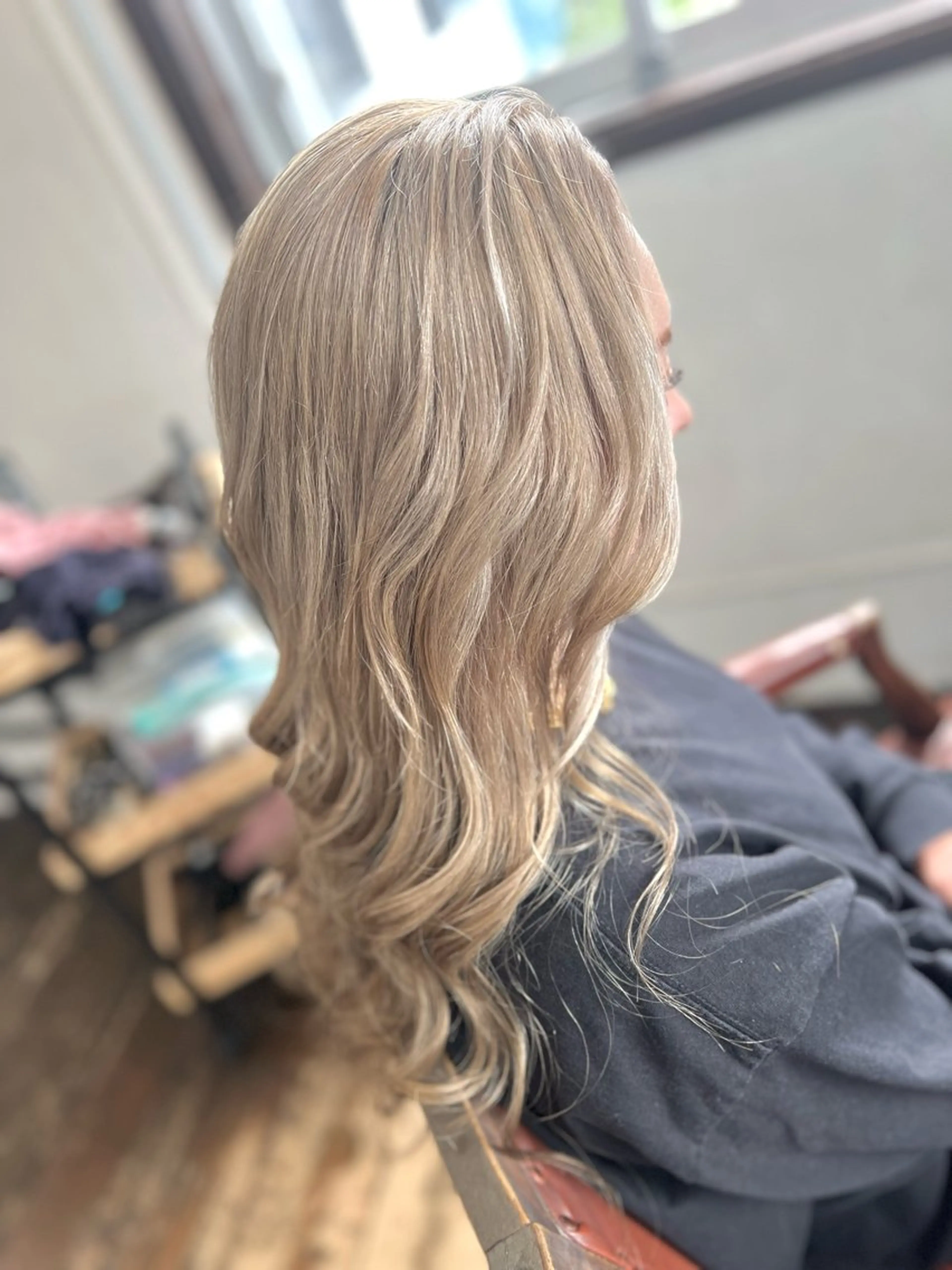 ロング カラー ベージュカラー ブリーチ ブロンド ケアブリーチ ヘアカラー Style Tのヘアスタイル
