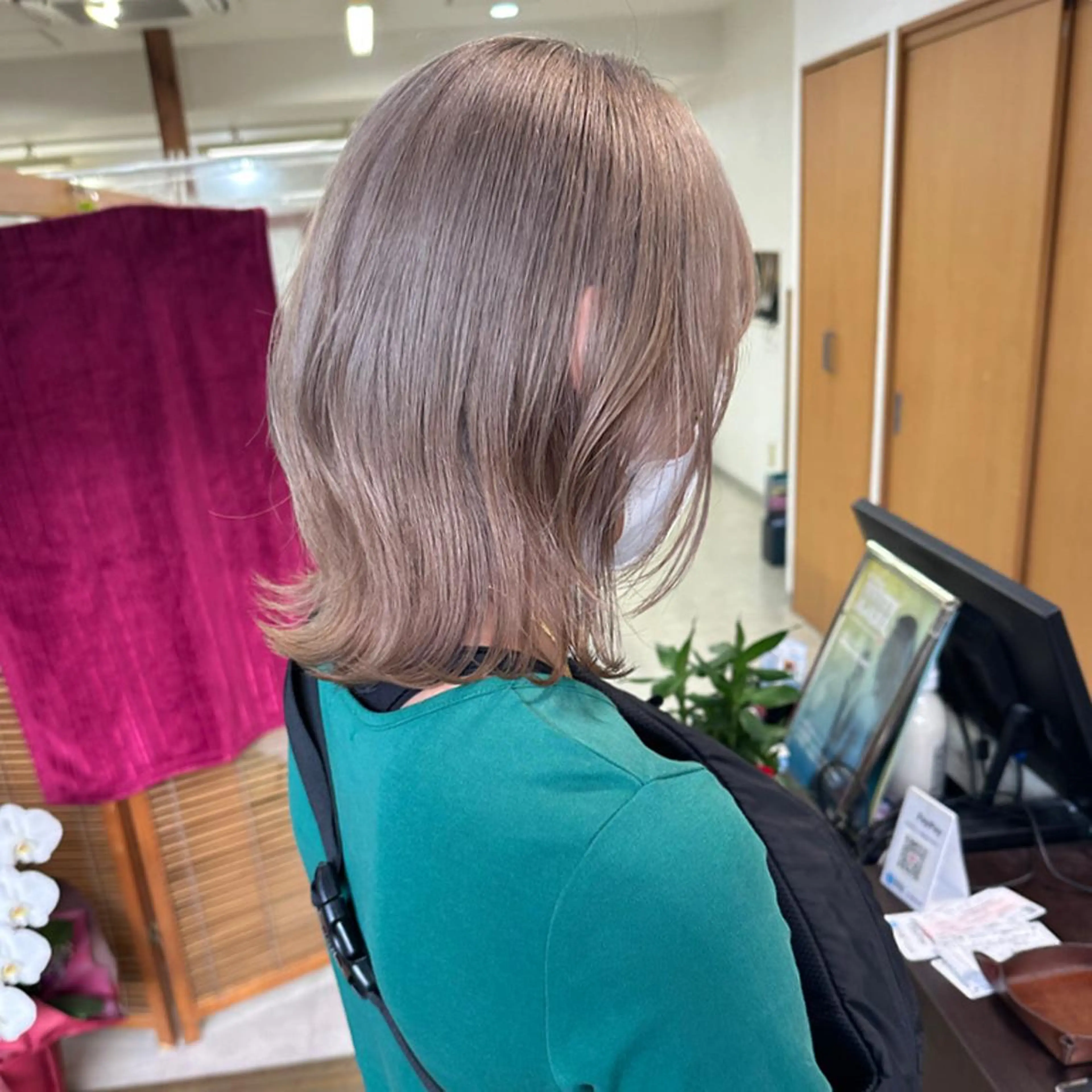 ショート カラー ベージュカラー ミルクティーベージュ カット ヘアカラー peg.hair所属・ブリーチカラー🫧 森　凪沙のヘアスタイル