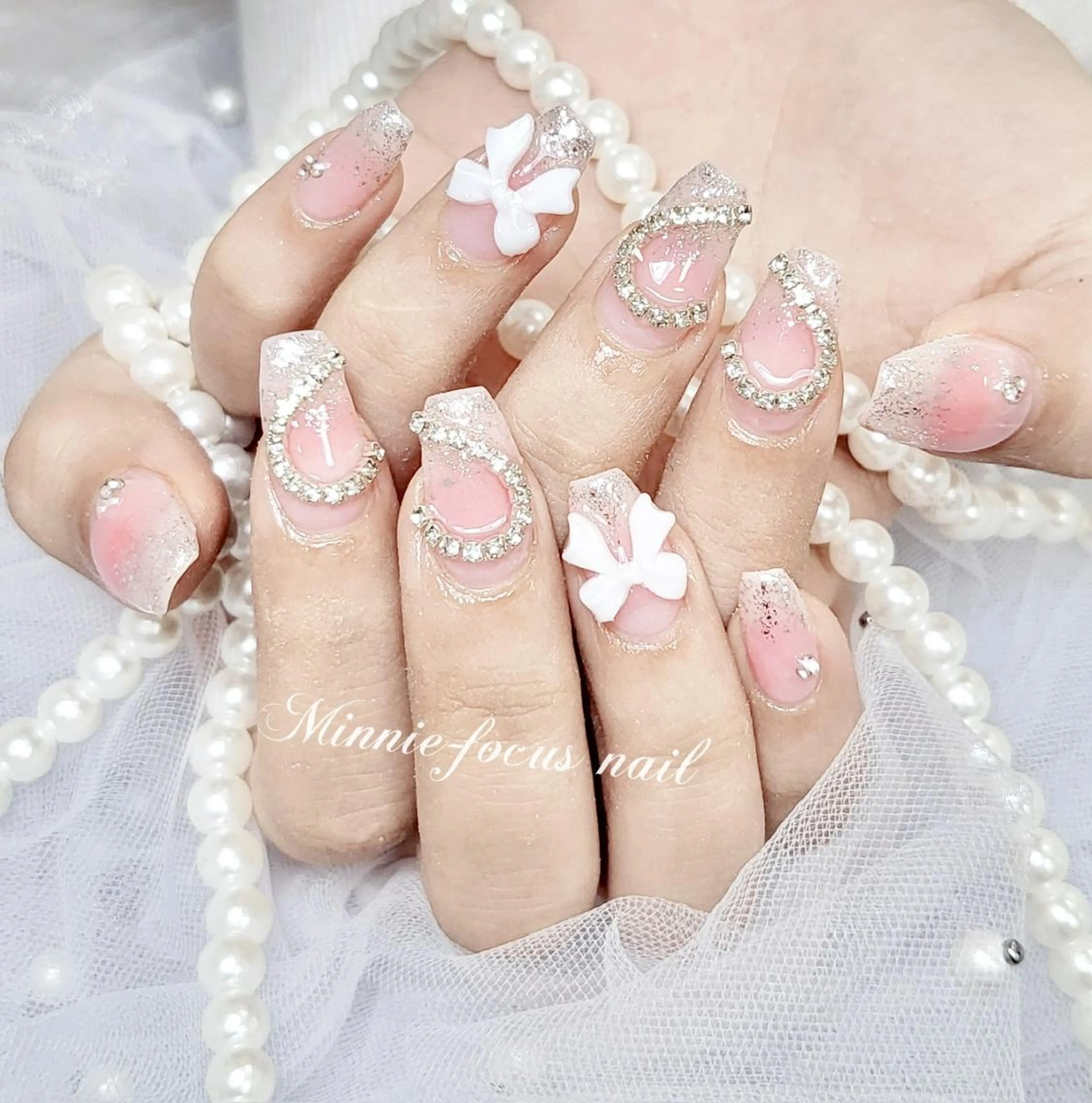 ネイル チークネイル ゴージャス キラキラネイル 韓国ネイル 持ち込み ハンドネイル 🧸Lydia nail✨のネイルデザイン