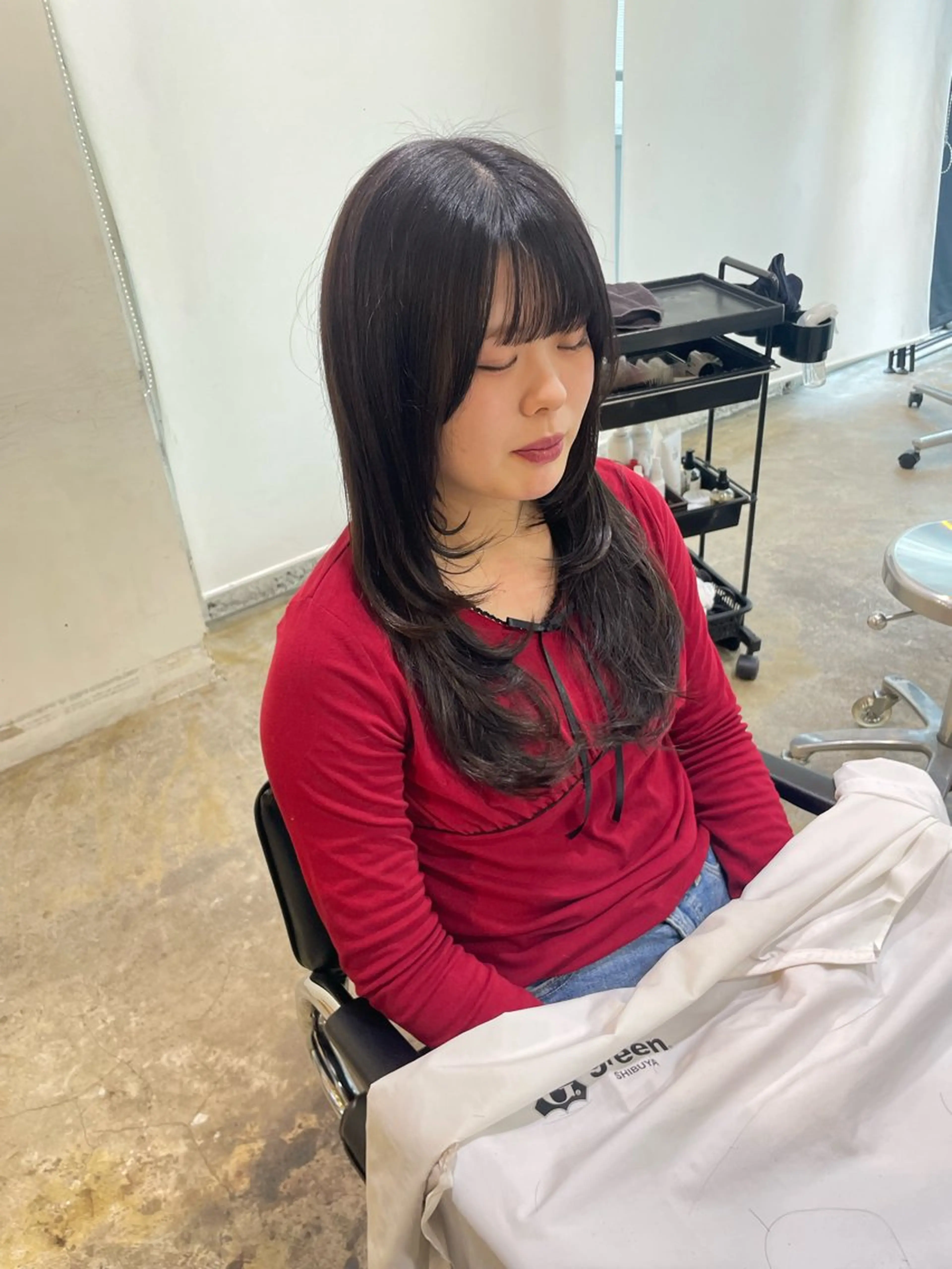 ロング カラー ハッシュカット MIOベージュカラー 柔らかいカラーのヘアスタイル