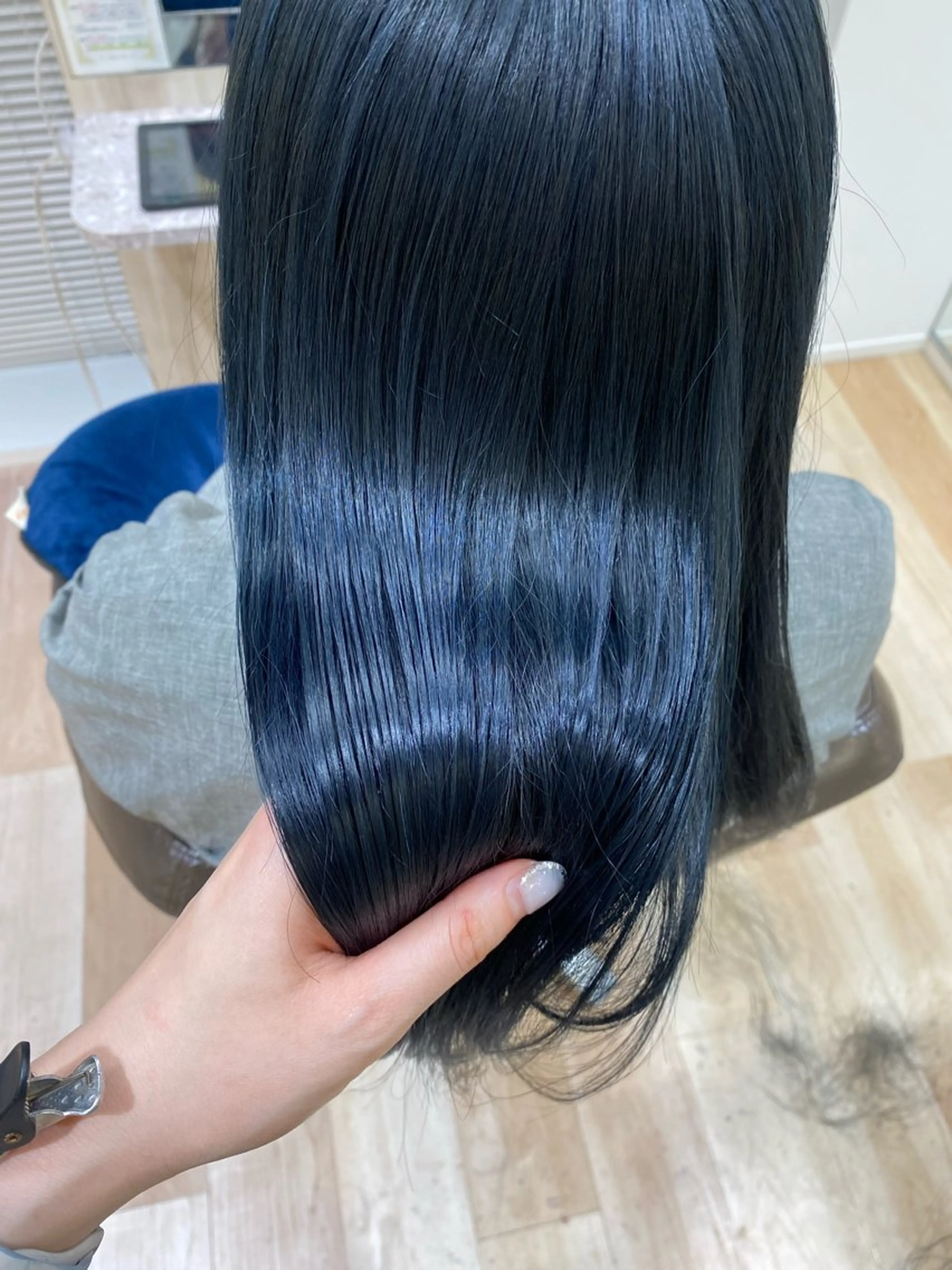 セミロング カラー ブリーチ 松永 わかなのヘアスタイル