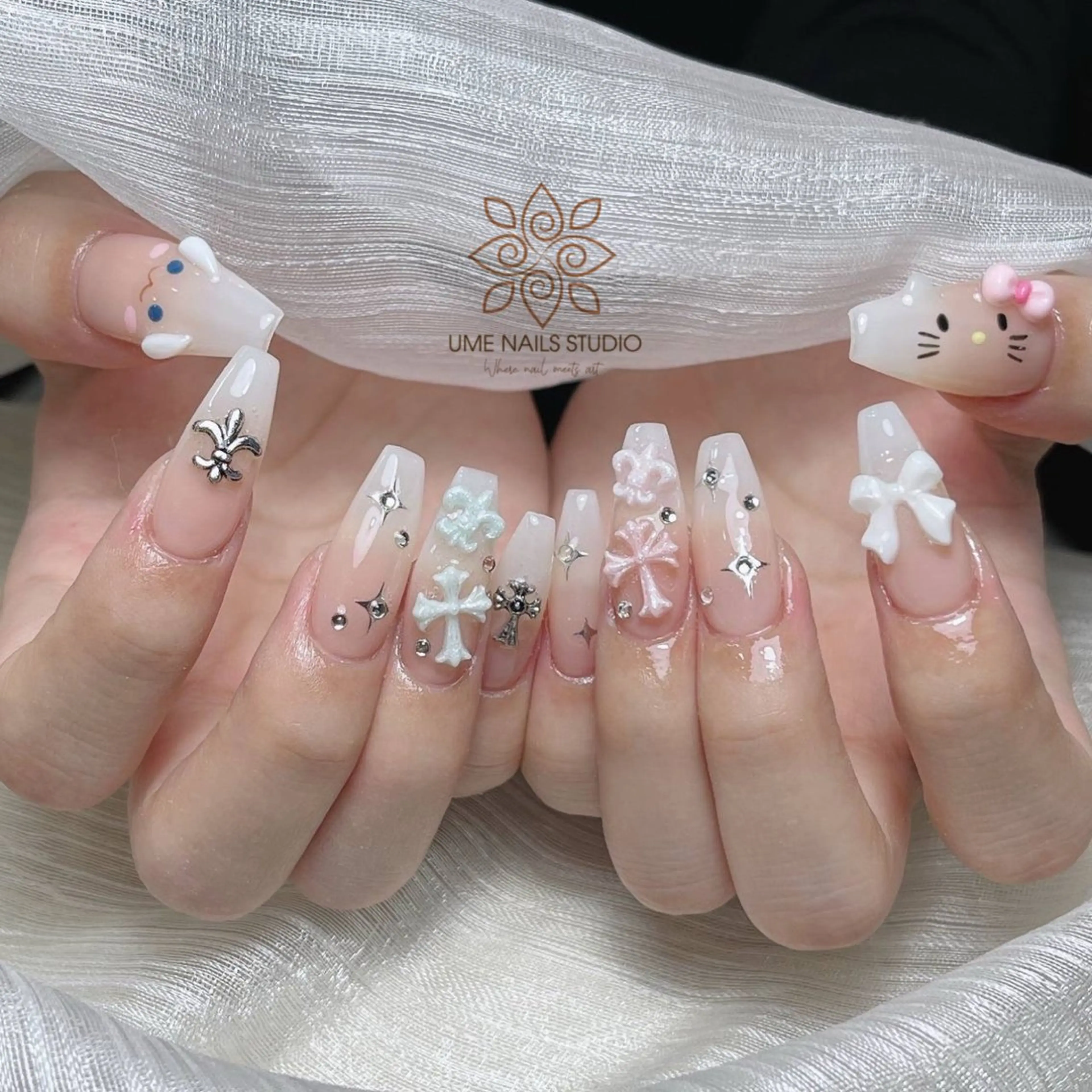 ネイル チークネイル クリアネイル ガーリー キラキラネイル 韓国ネイル Ume Nail Studioのネイルデザイン