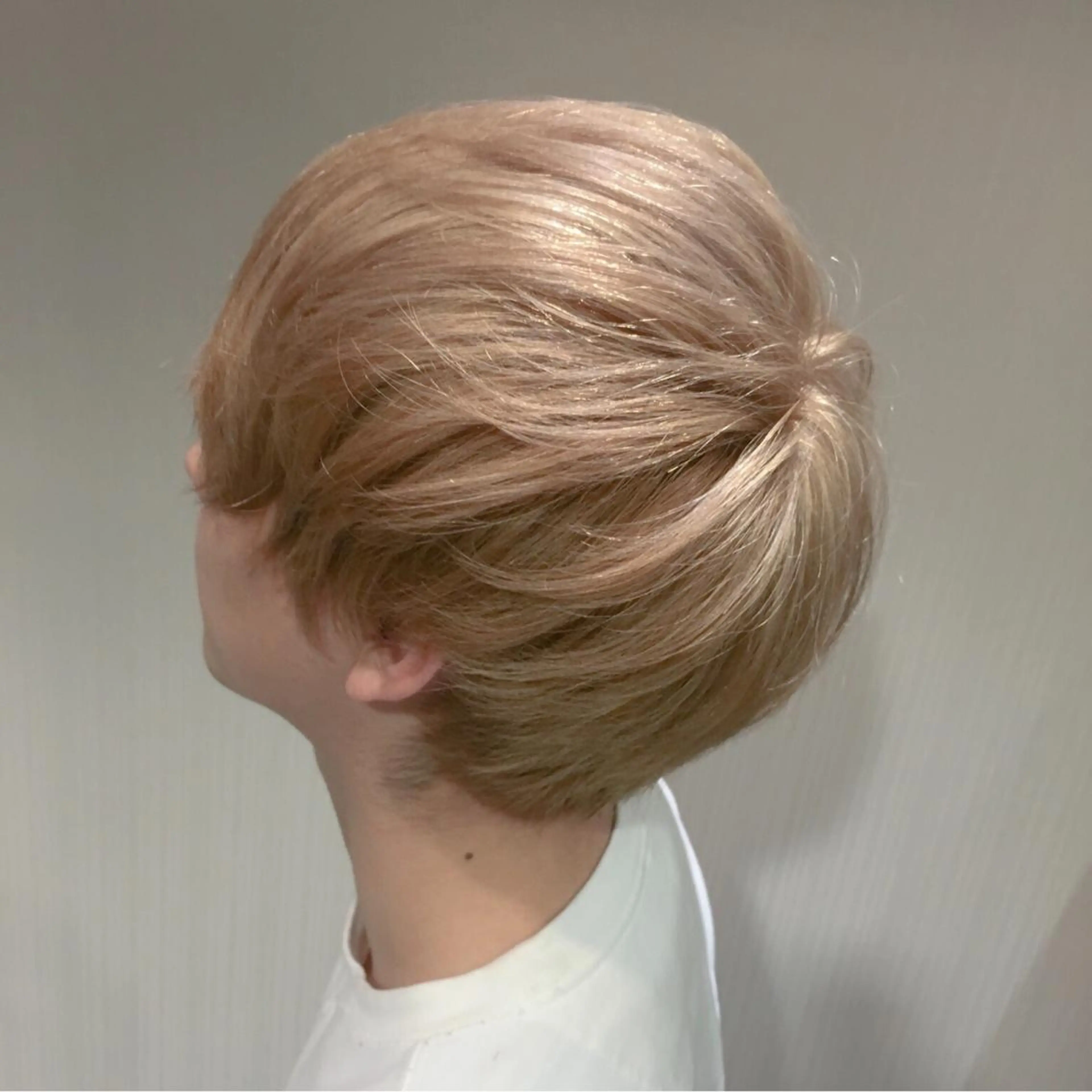 ショート カラー メンズ メンズブリーチ ベージュカラー ブリーチ 小國 綾かのヘアスタイル
