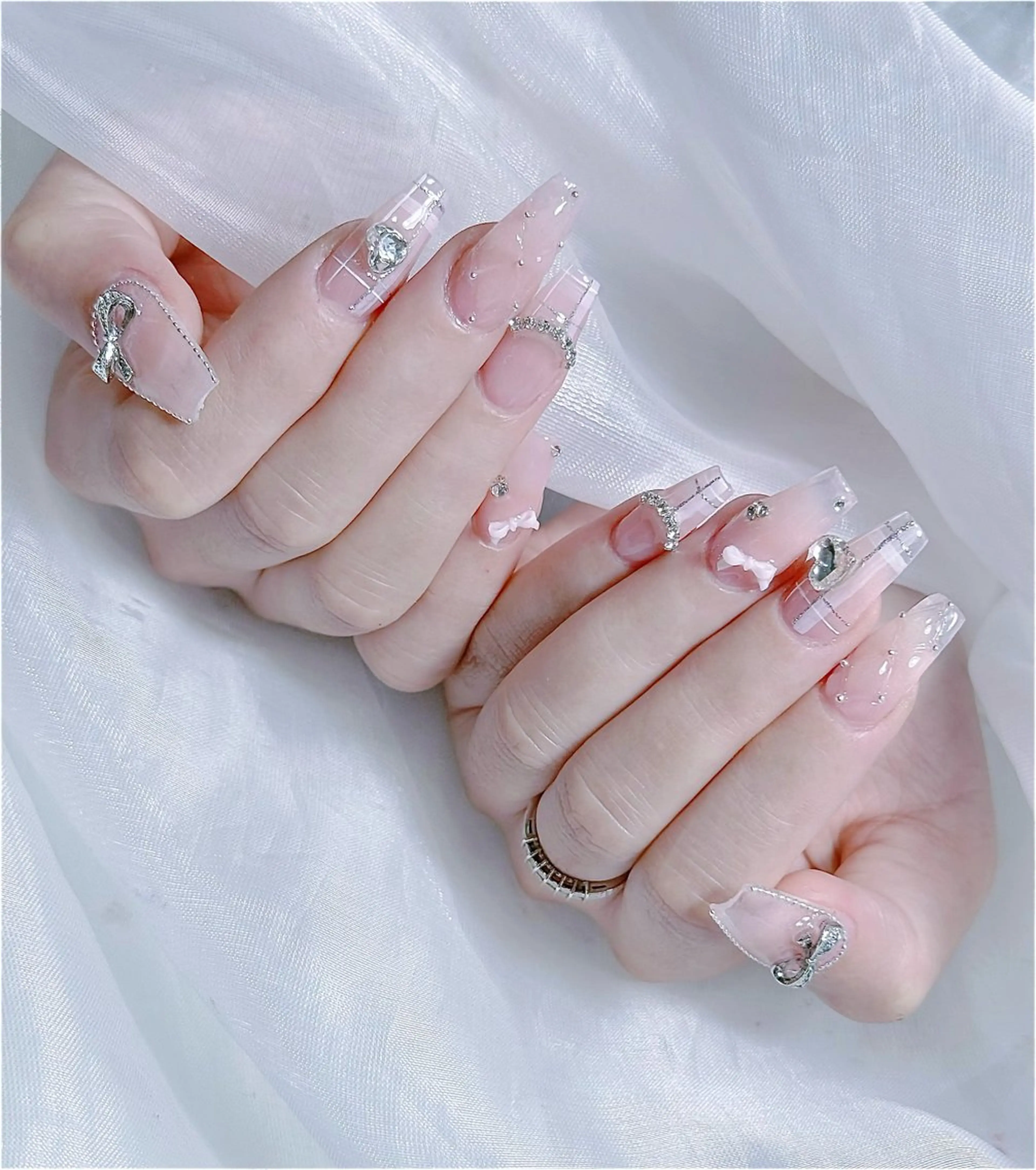 ネイル ジェルネイル グラデーション ミラーネイル ニュアンスネイル ネイルチップ ハンドネイル Kitty Nailのネイルデザイン
