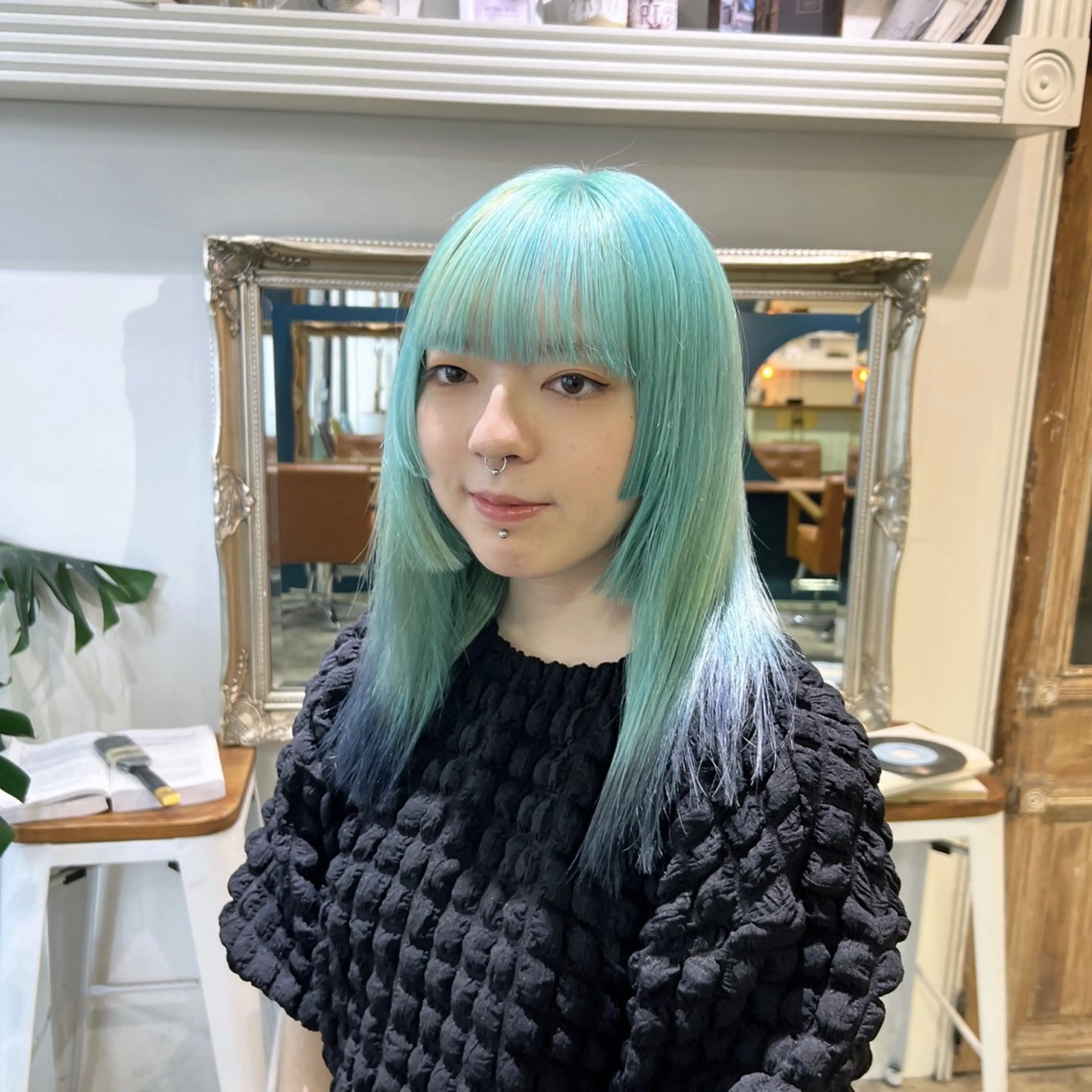 ミディアム カラー デザインカラー ハイトーンカラー ミント ミントグリーン オカベ ショウマのヘアスタイル