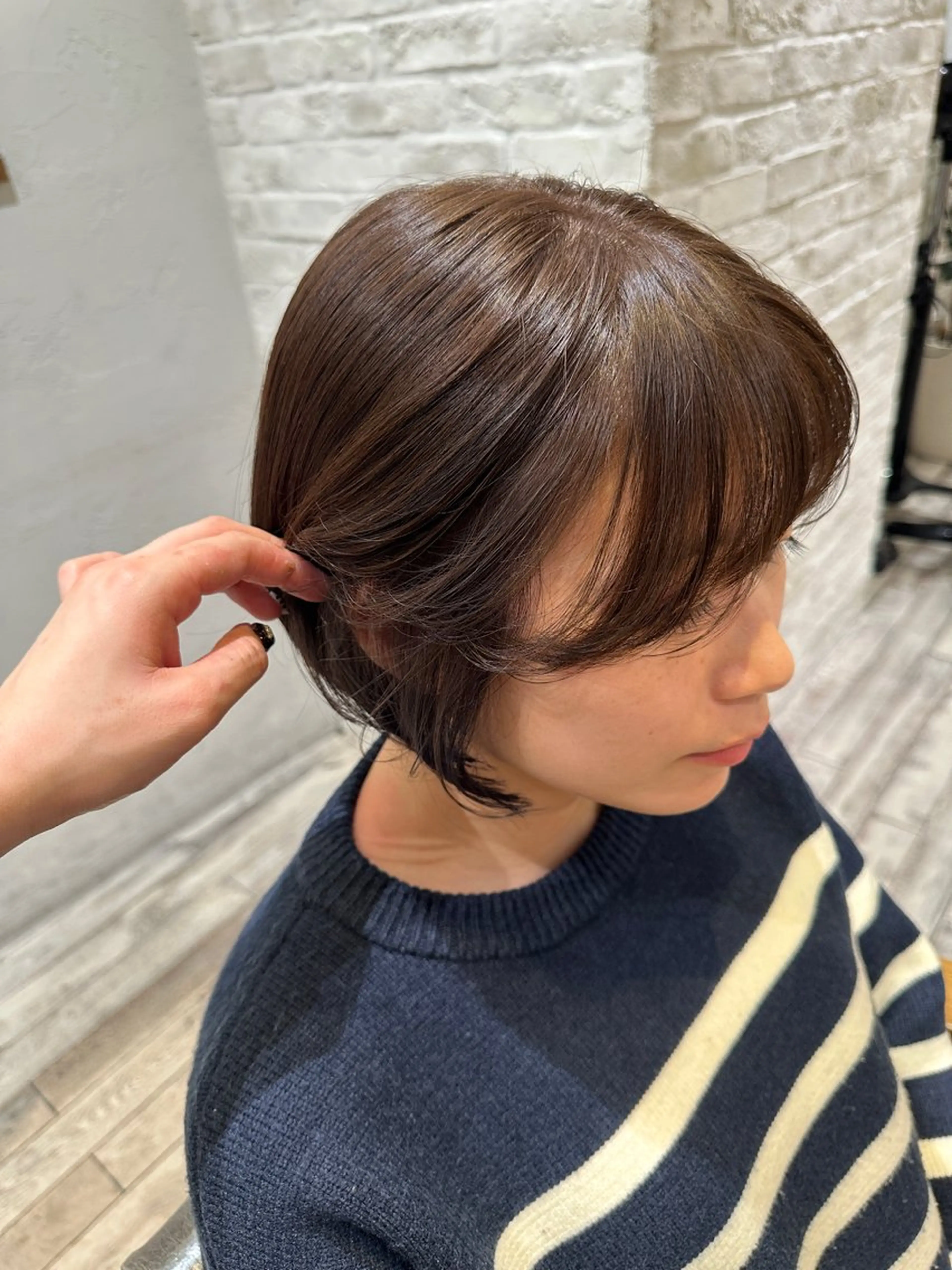 ショート カラー ベージュカラー Aura所属・丸山 心 / 艶カラーのヘアスタイル