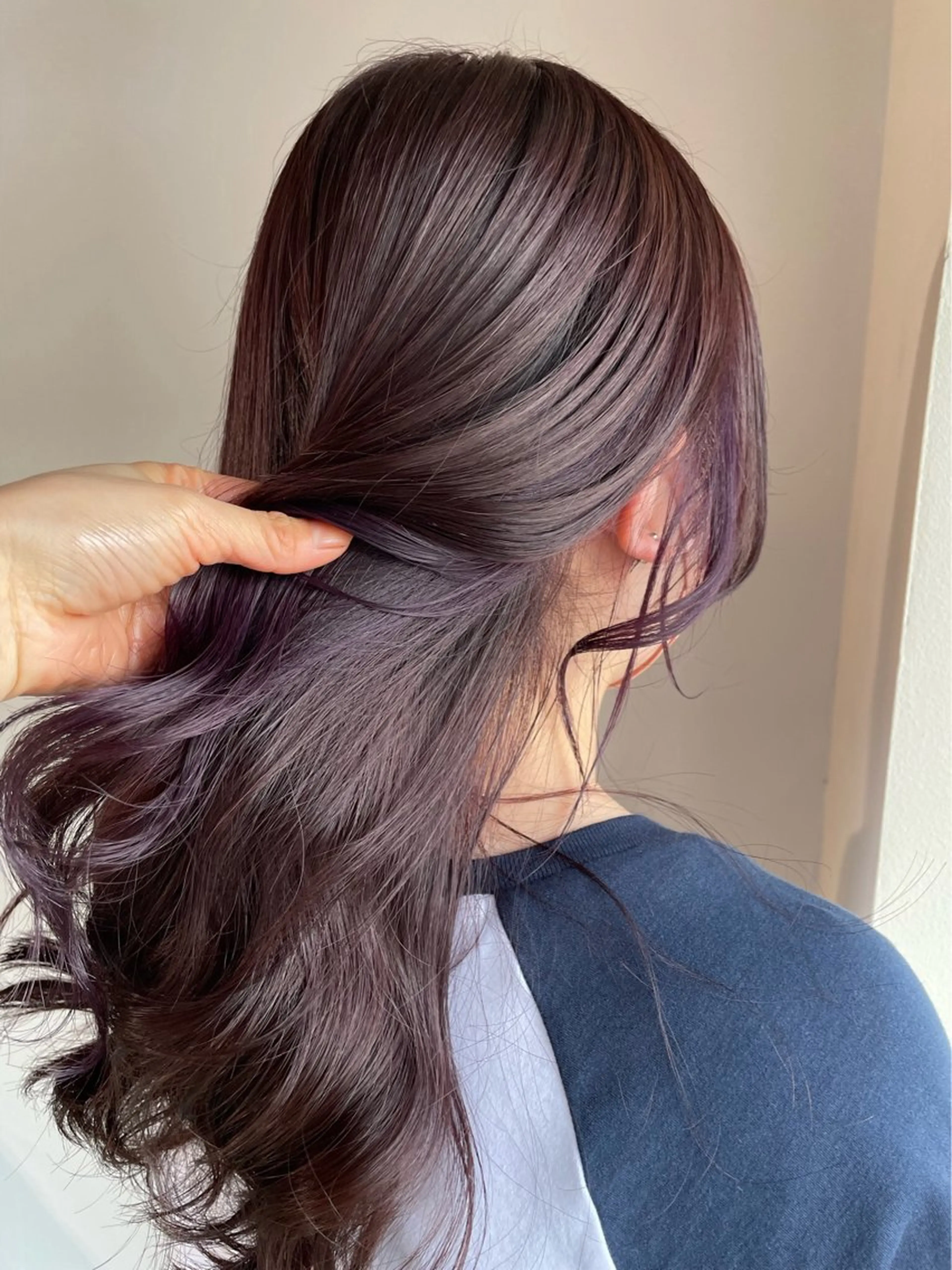 ミディアム カラー イヤリングカラー インナーカラー パープルカラー レッドカラー カット ヘアカラー トリートメント ☀️Luana☀️ 公式/大通のヘアスタイル