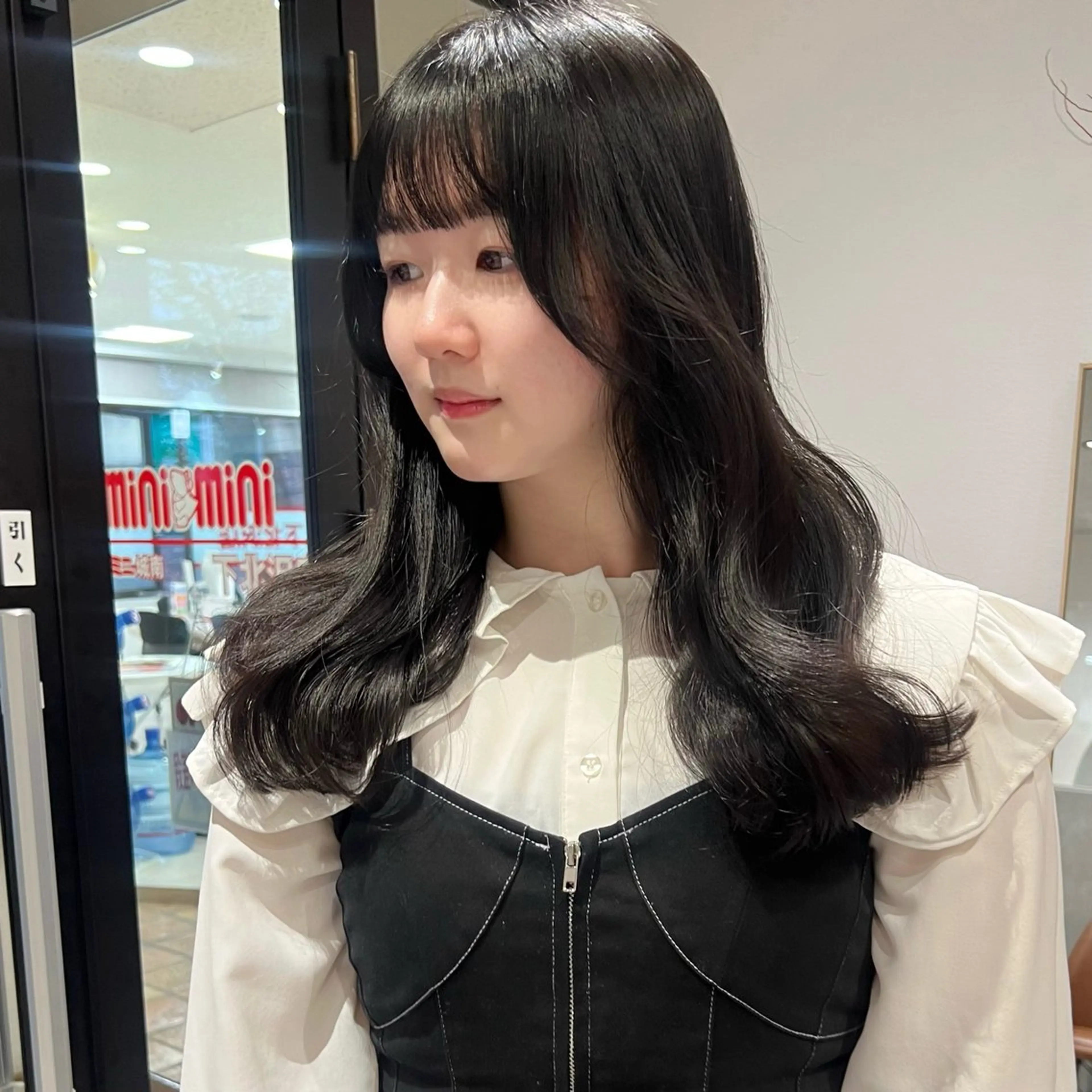 ロング 天使の羽バング・フェザーバング 韓国風ヘア カット ヘアカラー トリートメント AI TOKYO　S所属・mizuki 【韓国レイヤー】のヘアスタイル