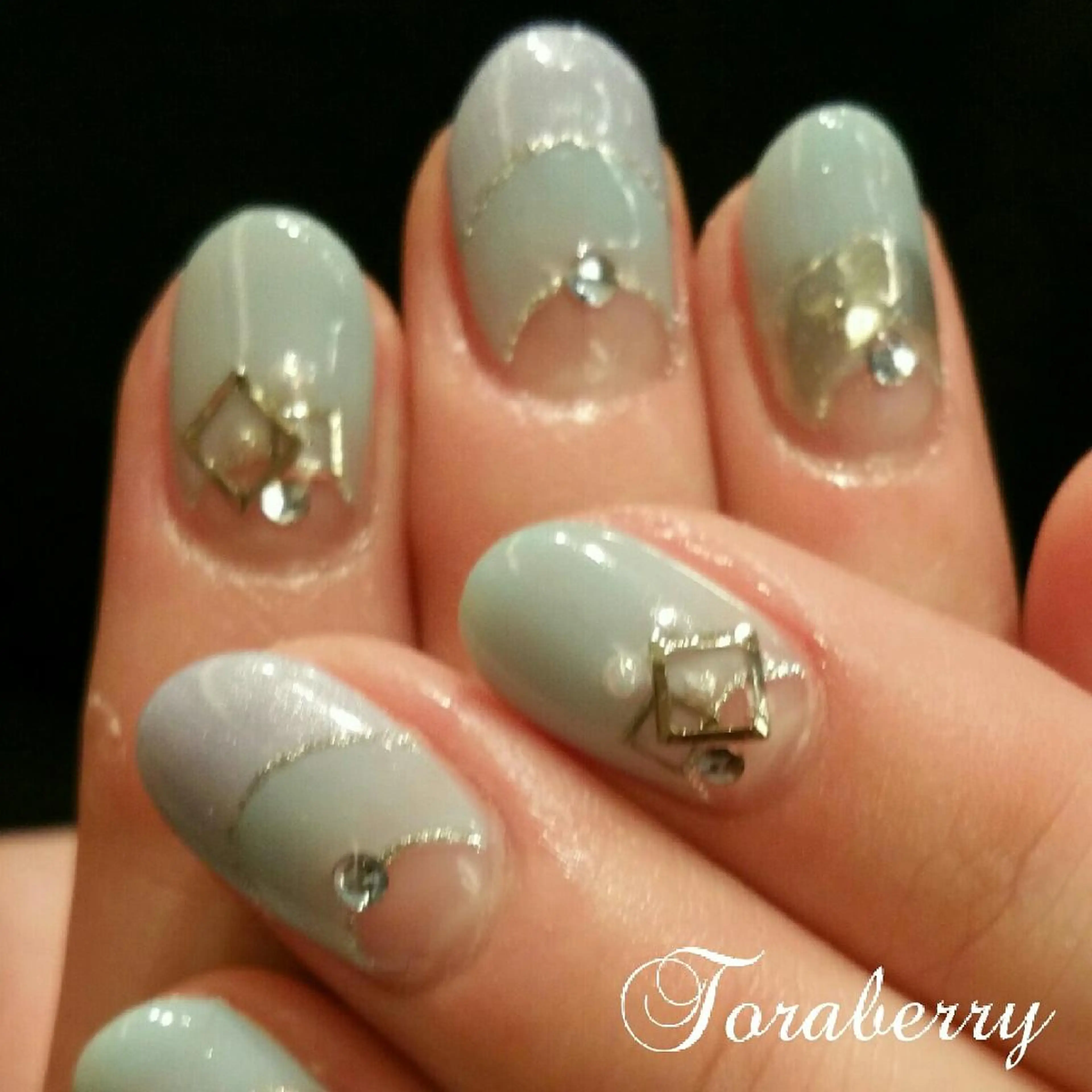 ネイル フレンチネイル 逆フレンチ ネイリスト なつみのネイルデザイン