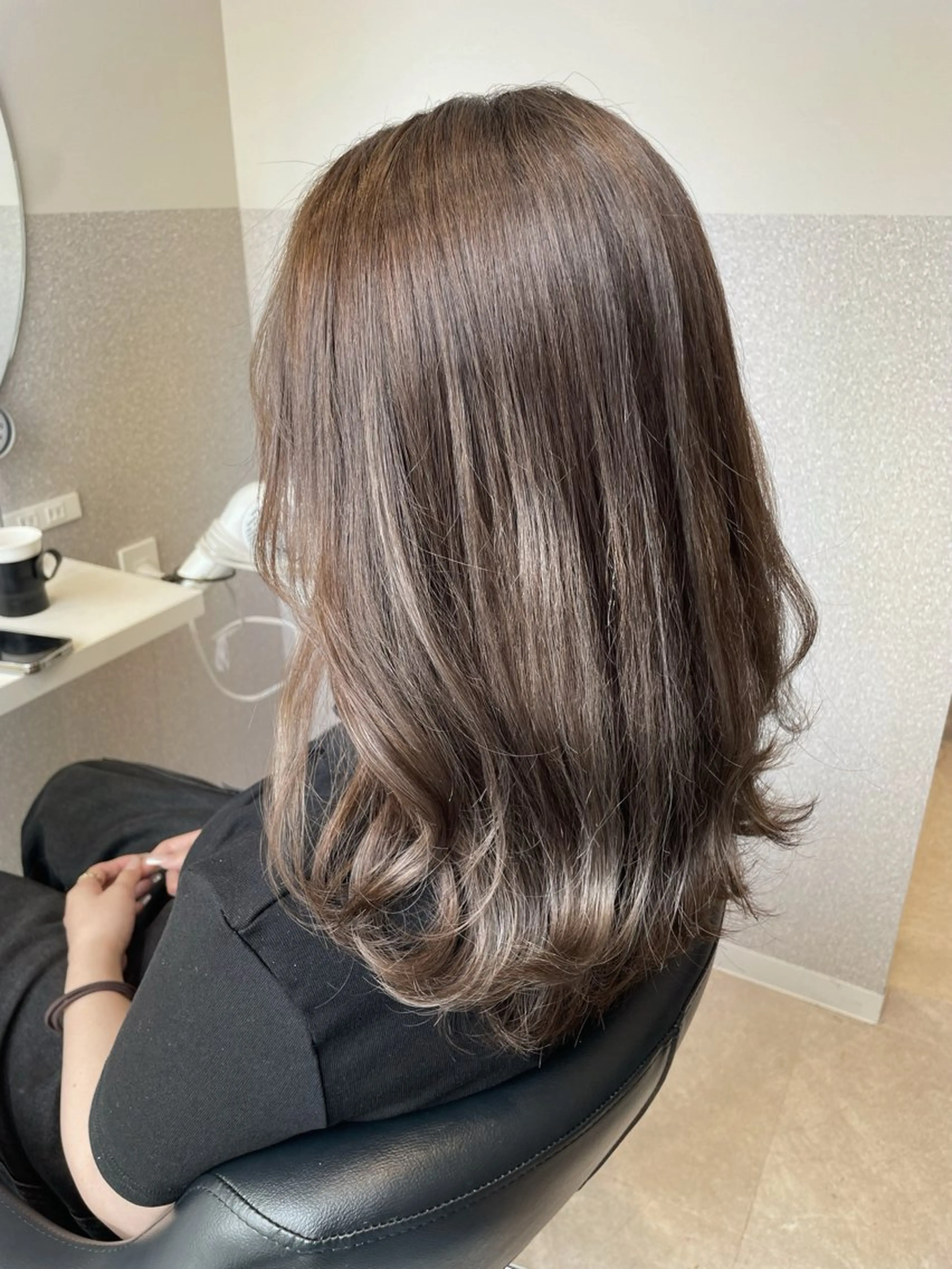 ミディアム カラー グレージュ 女性リピ90%🍨 🩷佐藤みずきのヘアスタイル