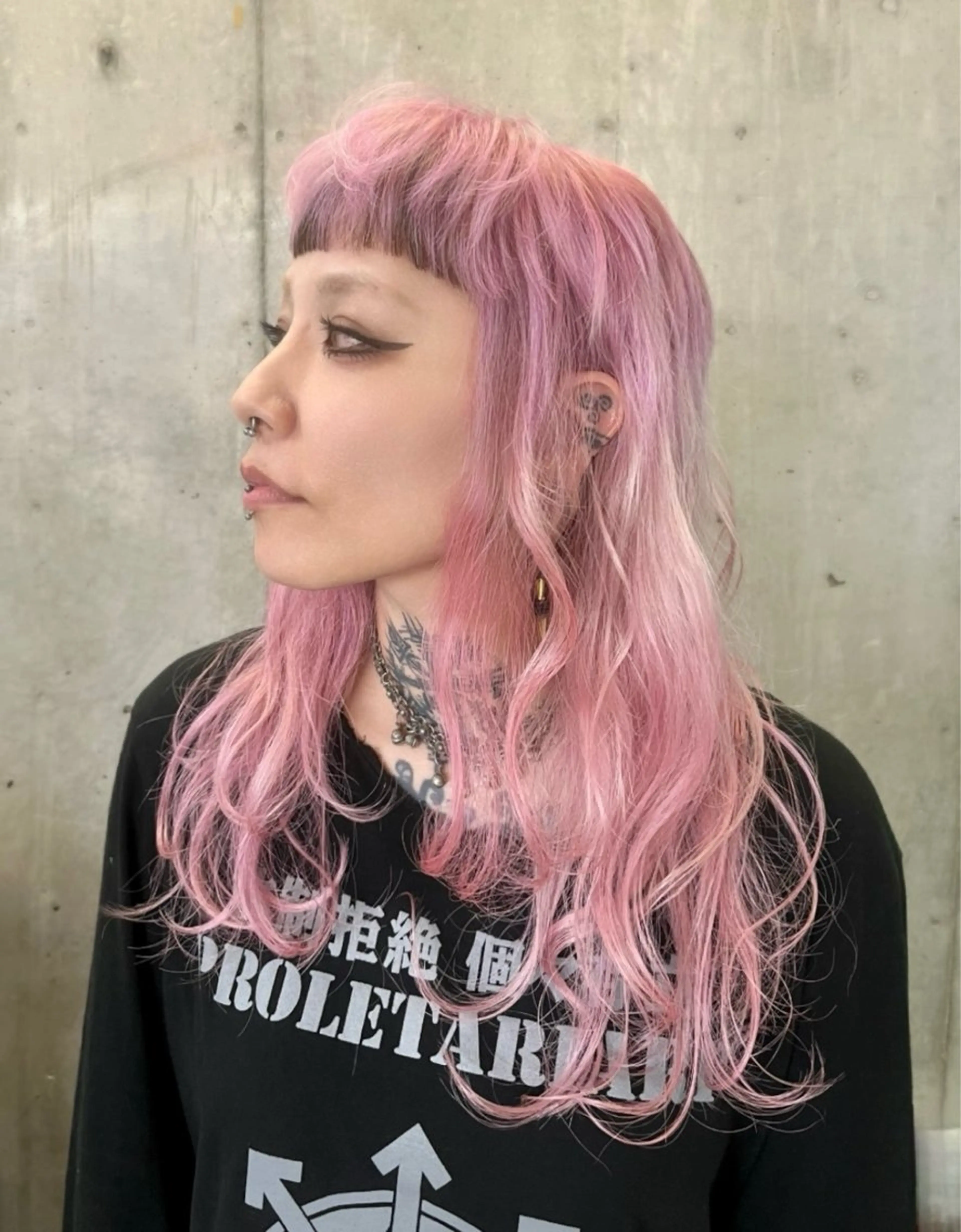 ロング カラー ブリーチ ケアブリーチ ダブルカラー インナーカラー ピンクカラー ヘアカラー direction所属・派手髪デザインカラー ヒロカのヘアスタイル