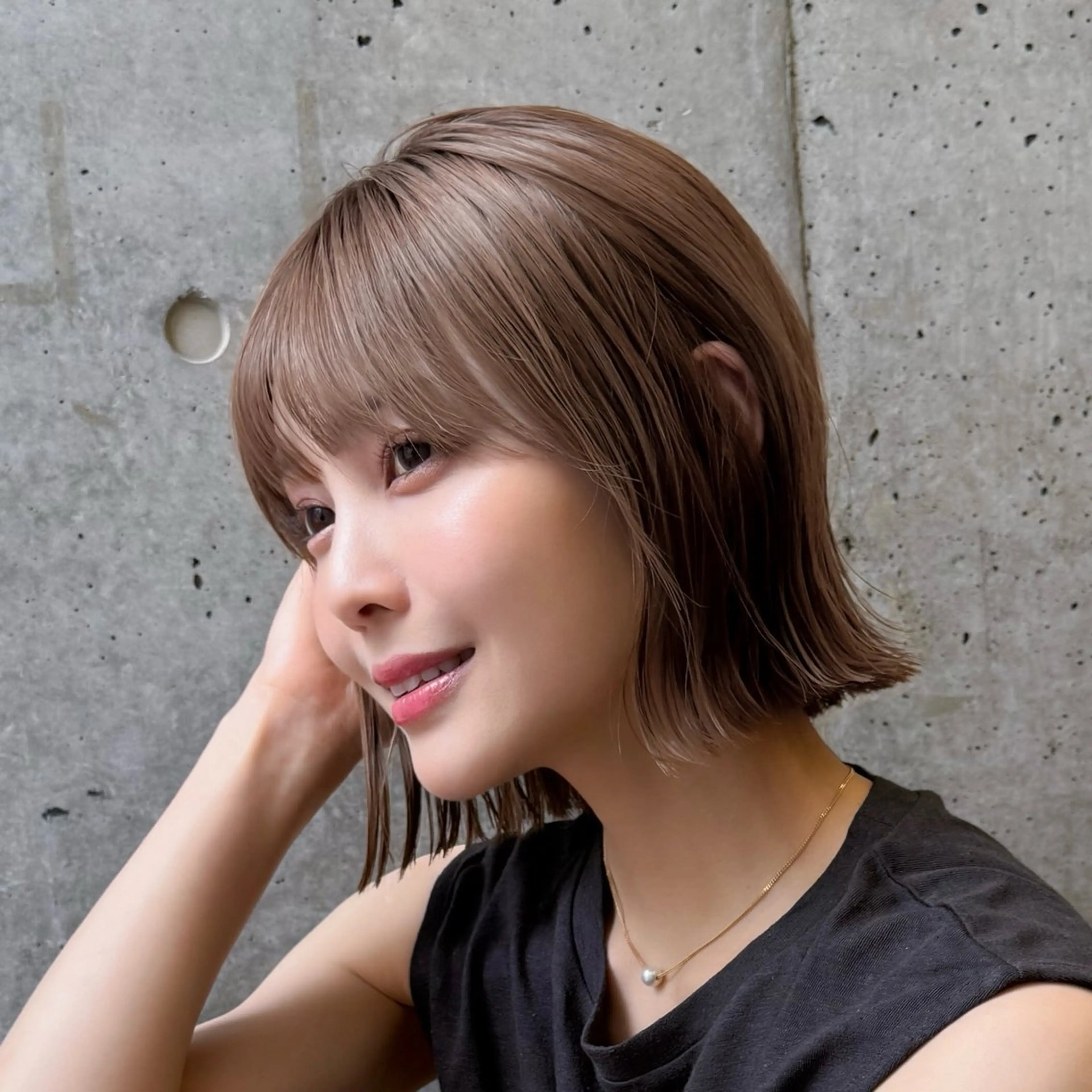 ミディアム カラー 切りっぱなしボブ ボブ 似合わせカット 透明感/レイヤー/ ベージュ/みっきーのヘアスタイル
