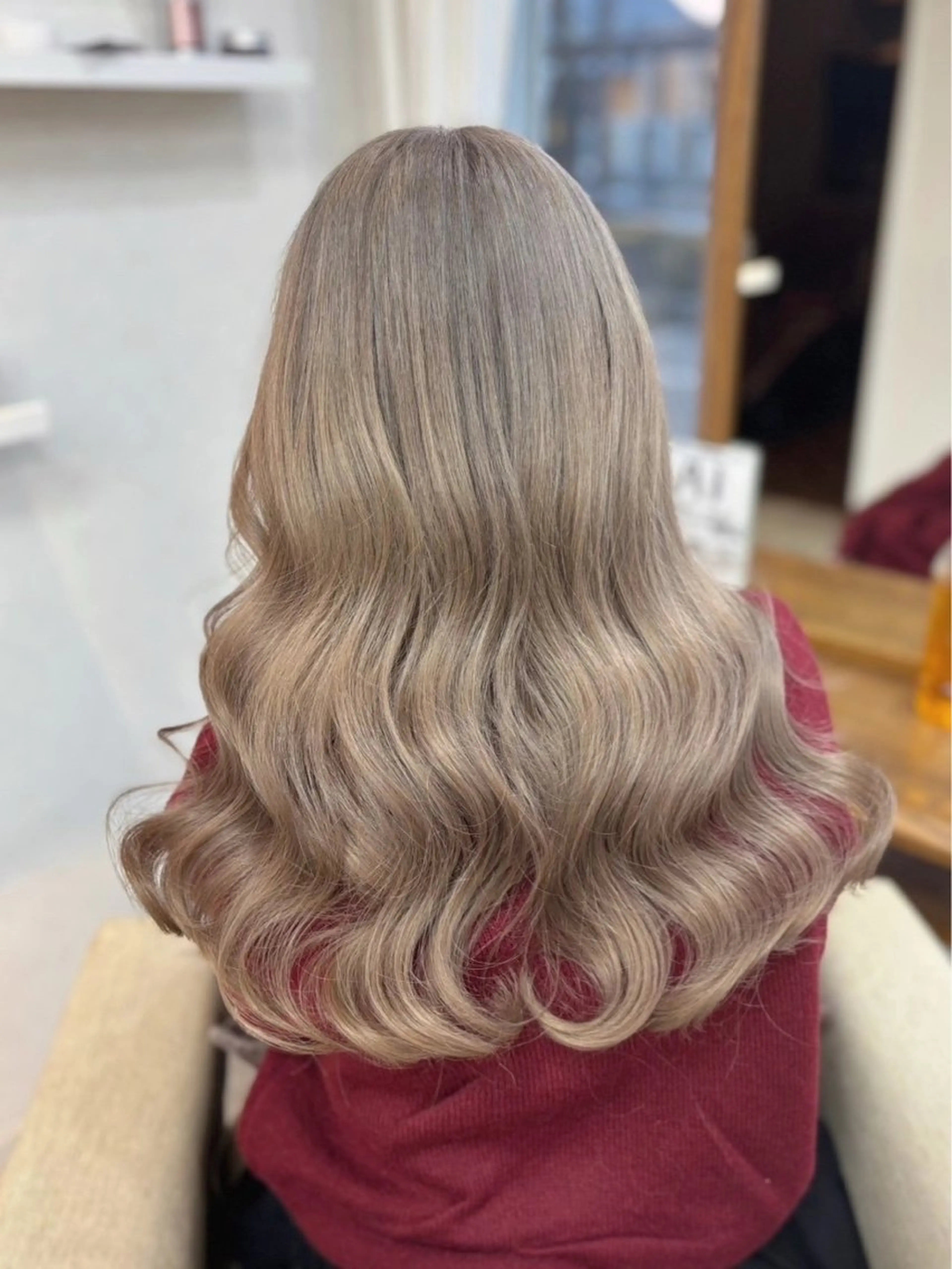 ロング ヘアカラー 青木 舞佳のヘアスタイル