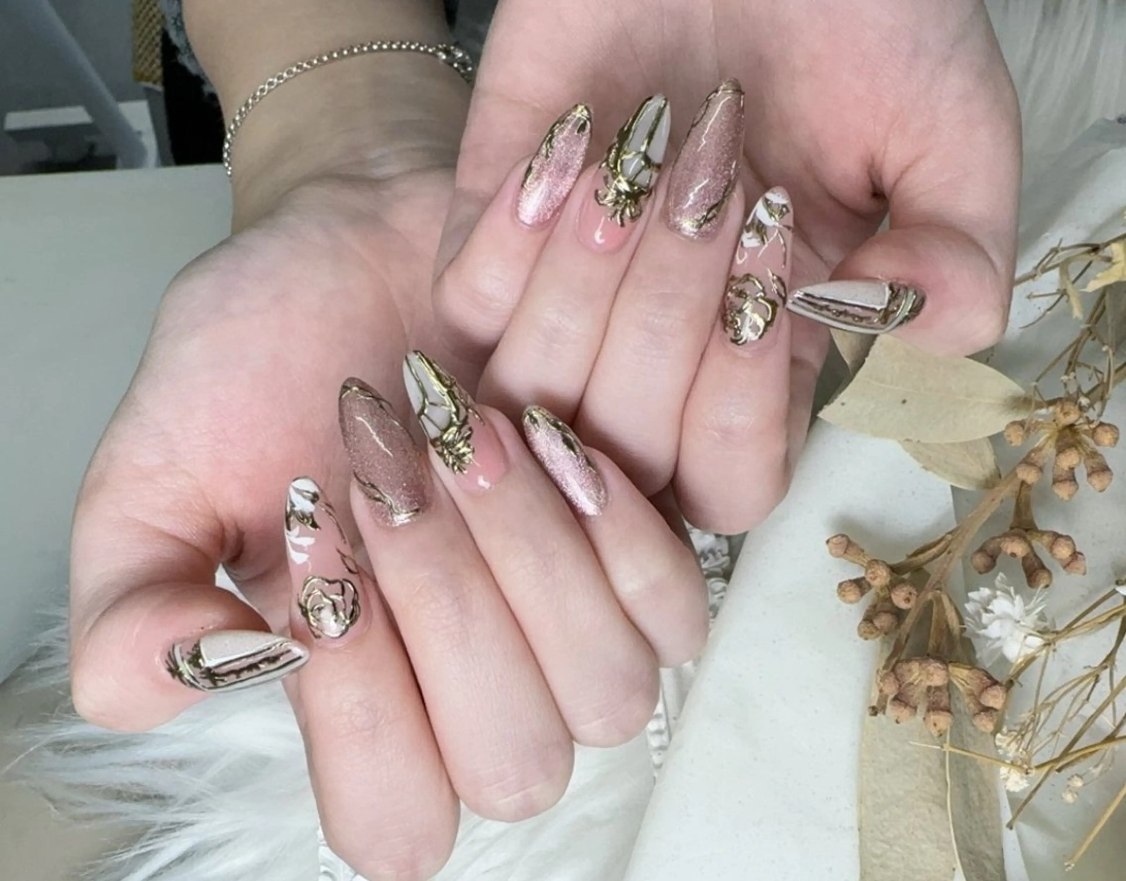 ネイル 成人式 韓国ネイル オフィスネイル ハンドネイル ハンドケア cat‘s nail🐈‍⬛のネイルデザイン